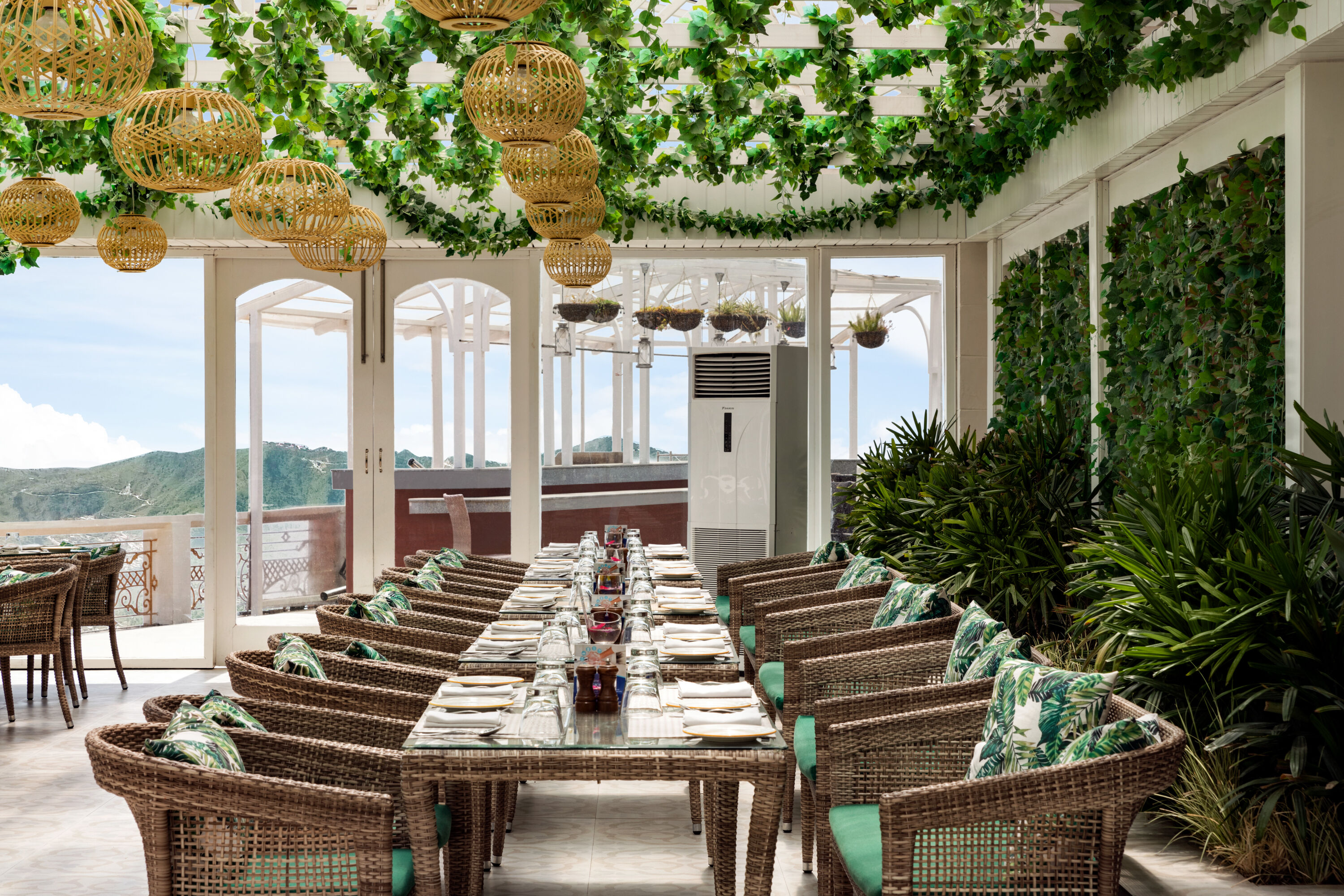 Ramada By Wyndham Mussoorie Mall Road bar and grill in Mussoorie, Other than US/Canada