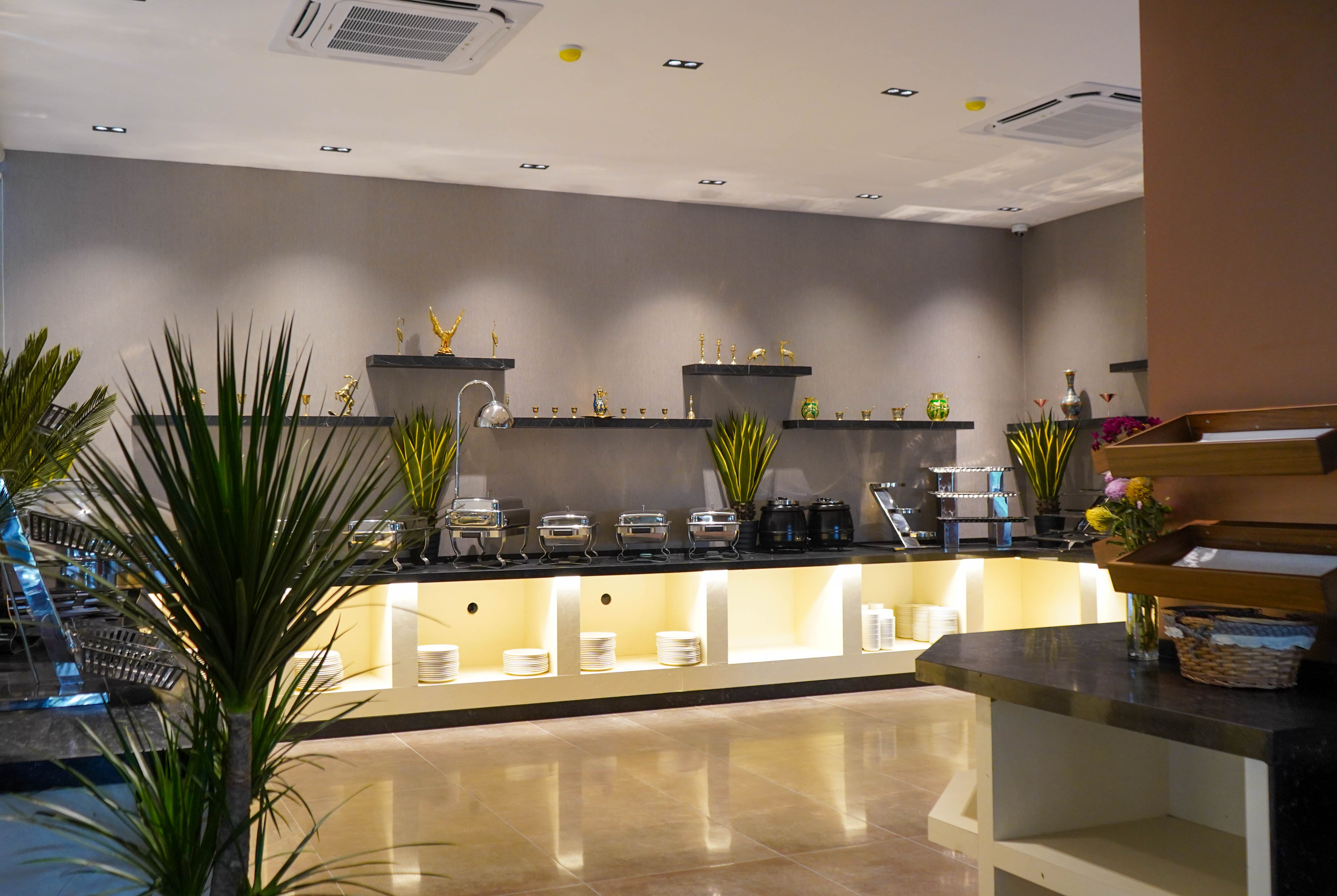 Ramada Plaza by Wyndham Mosul Corniche restaurant buffet in Mosul, Other than US/Canada