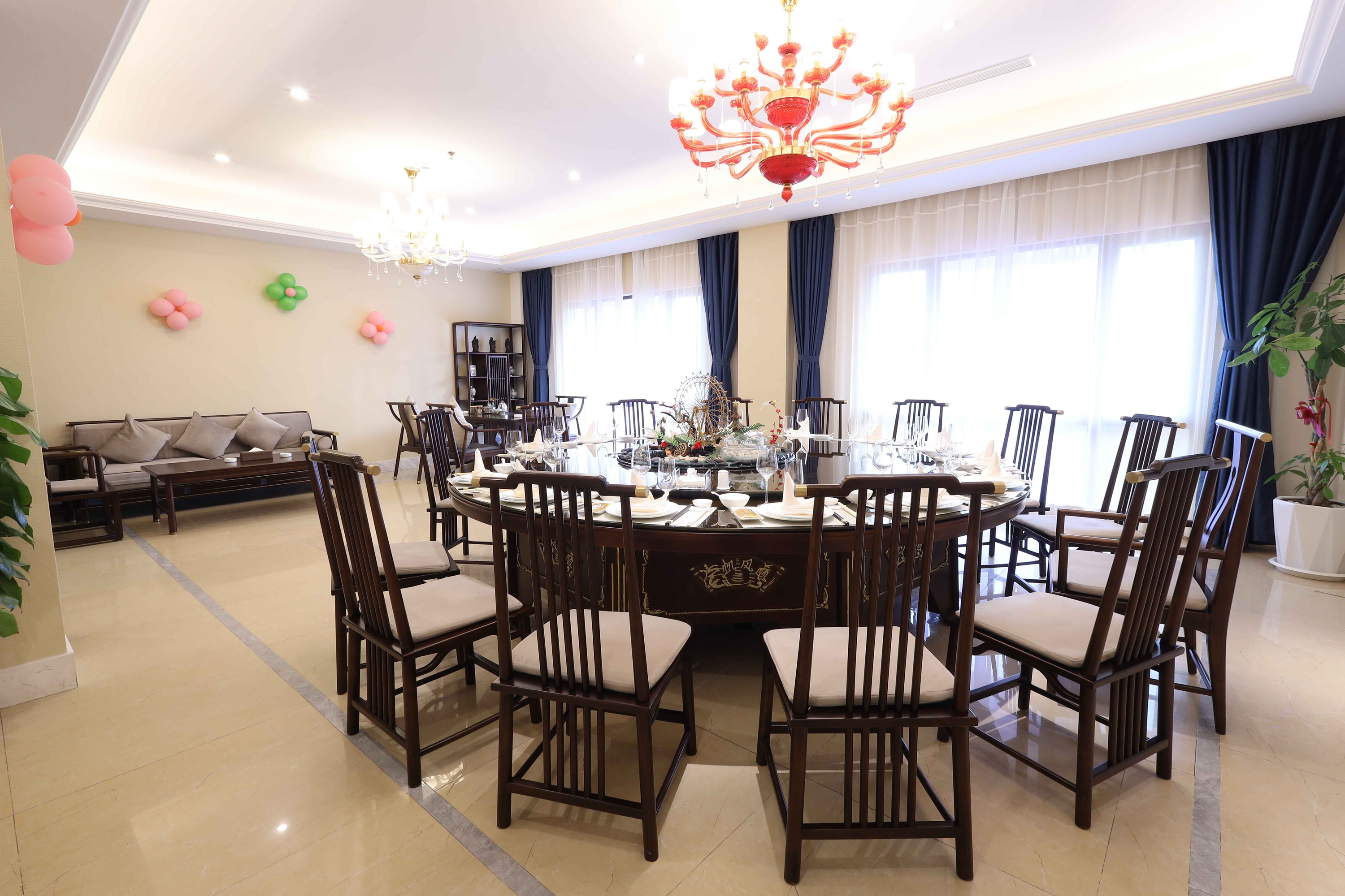Ramada by Wyndham Sihanoukville Xinhaohui Palace restaurant in Sihanoukville, Other than US/Canada