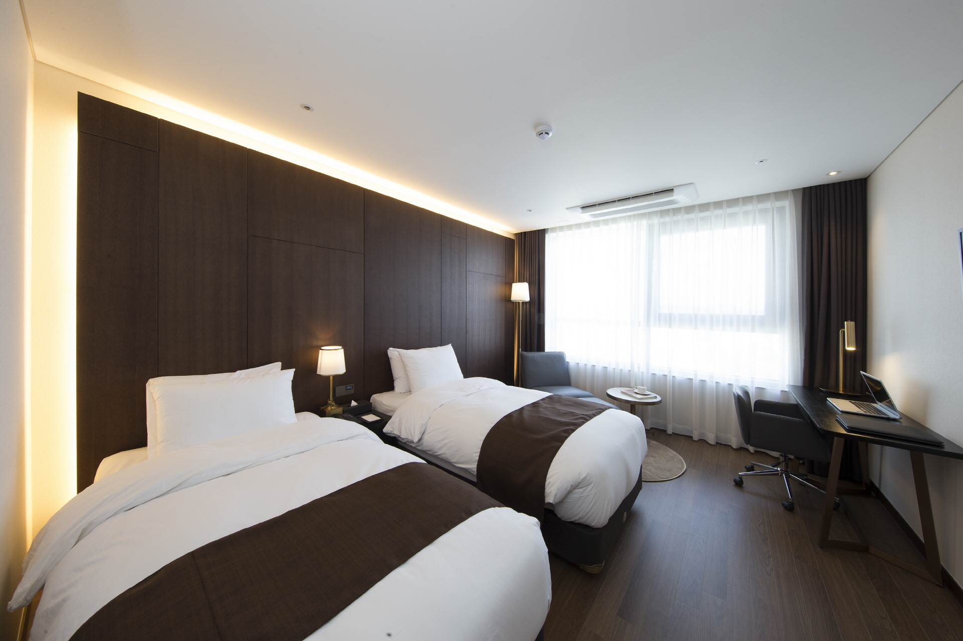 Guest room at the Ramada by Wyndham Daejeon in Daejeon, Other than US/Canada