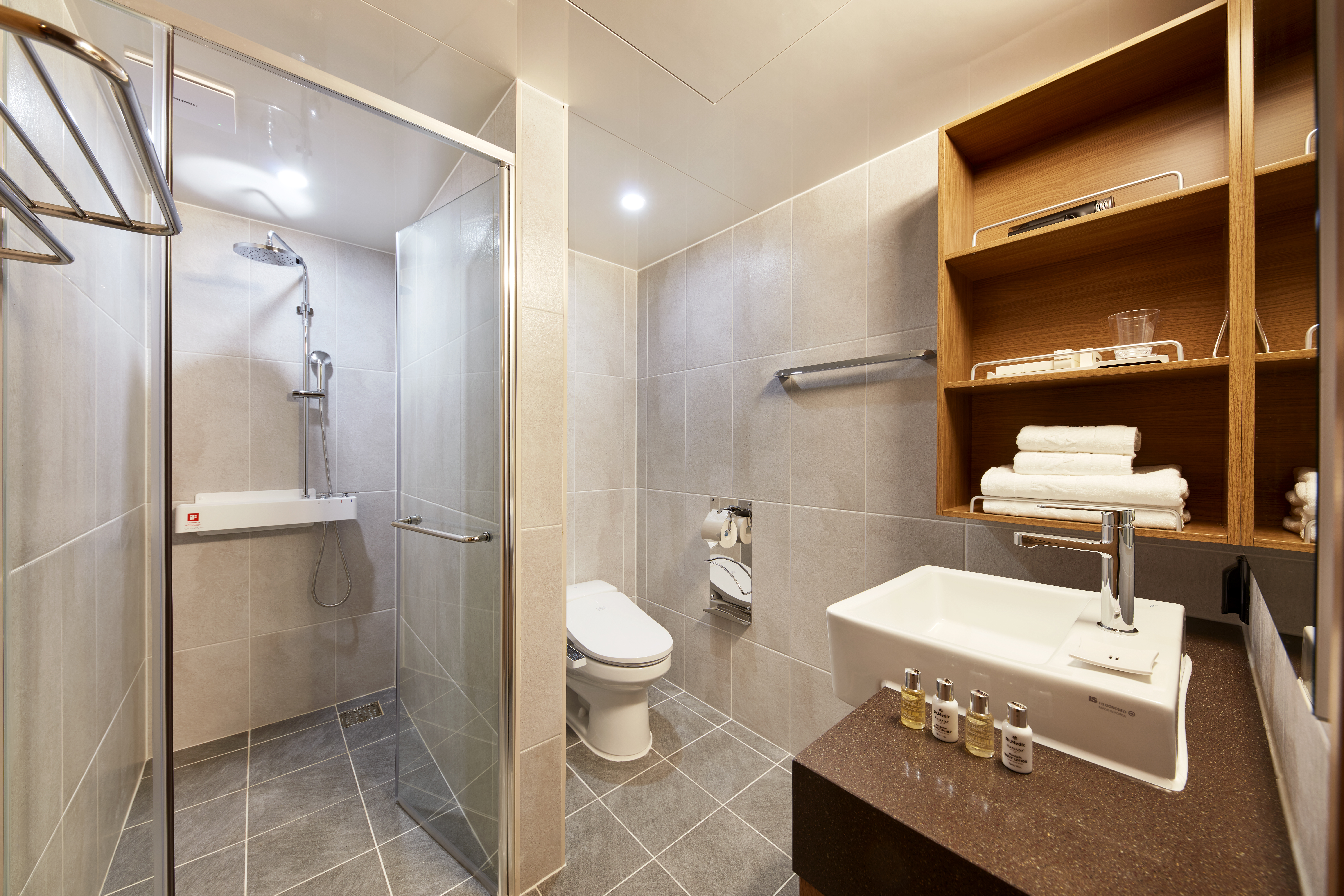 Guest room bath at the Ramada by Wyndham Gumi in Gumi, Other than US/Canada