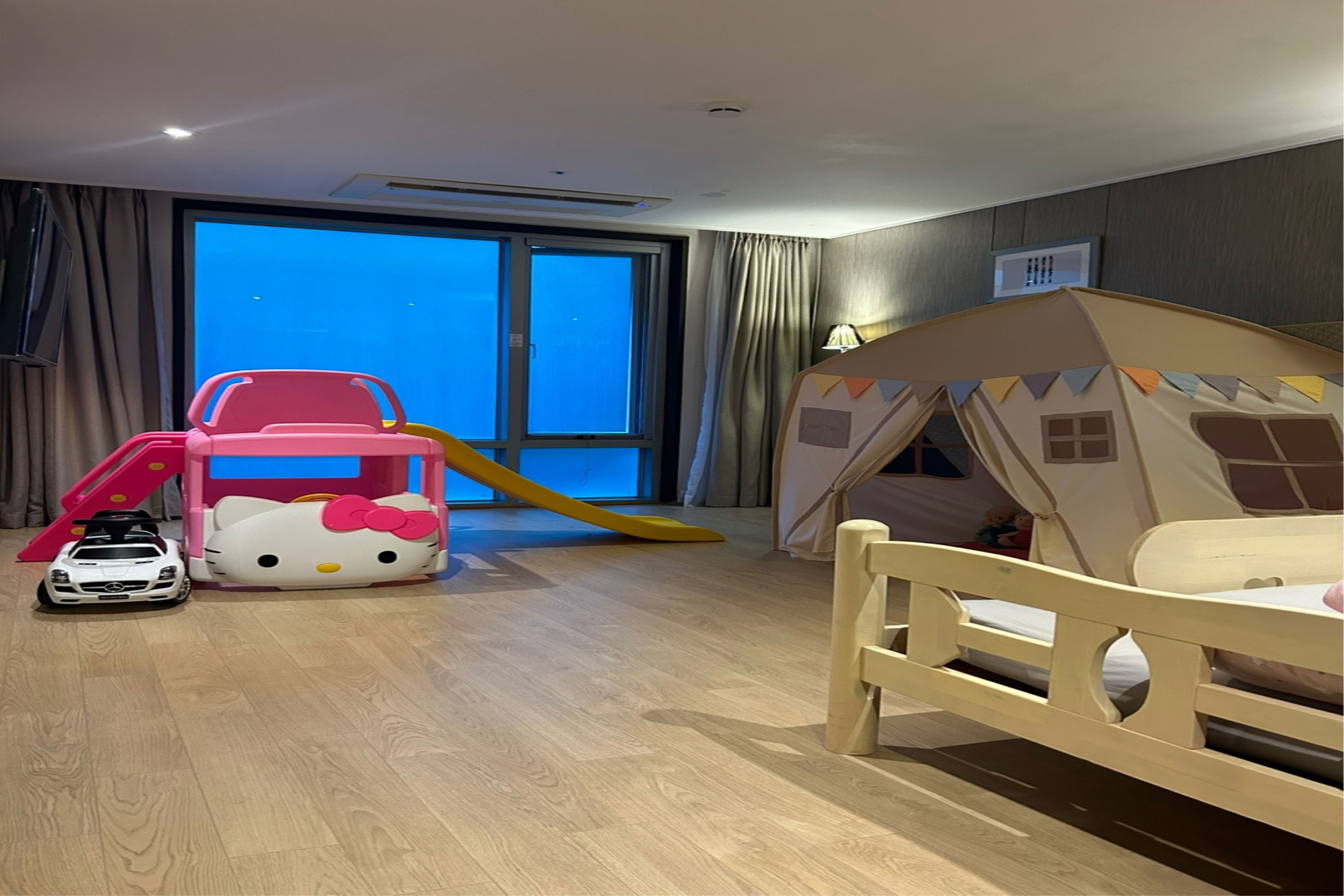 Guest room at the Ramada by Wyndham Jeju City Hall in Jeju, Other than US/Canada