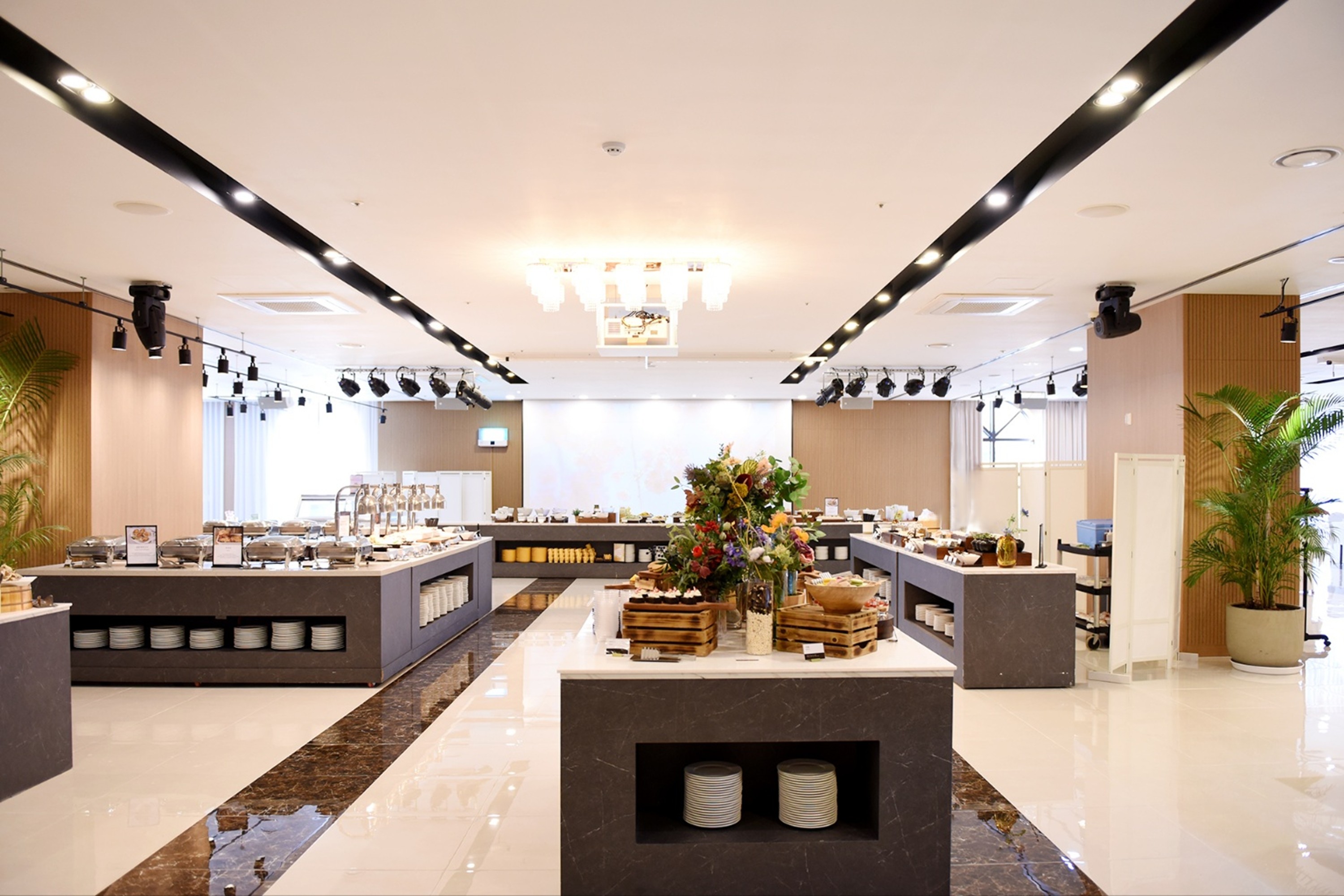 Ramada by Wyndham Yongin restaurant in Yongin, Other than US/Canada