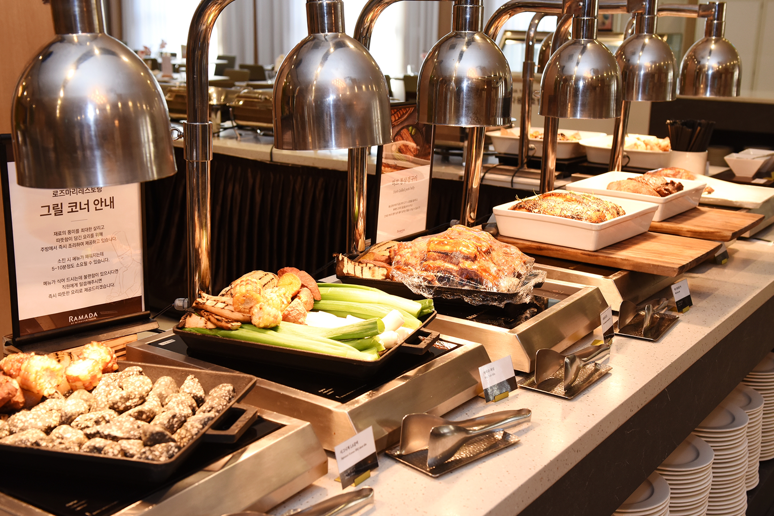 Ramada by Wyndham Yongin restaurant in Yongin, Other than US/Canada