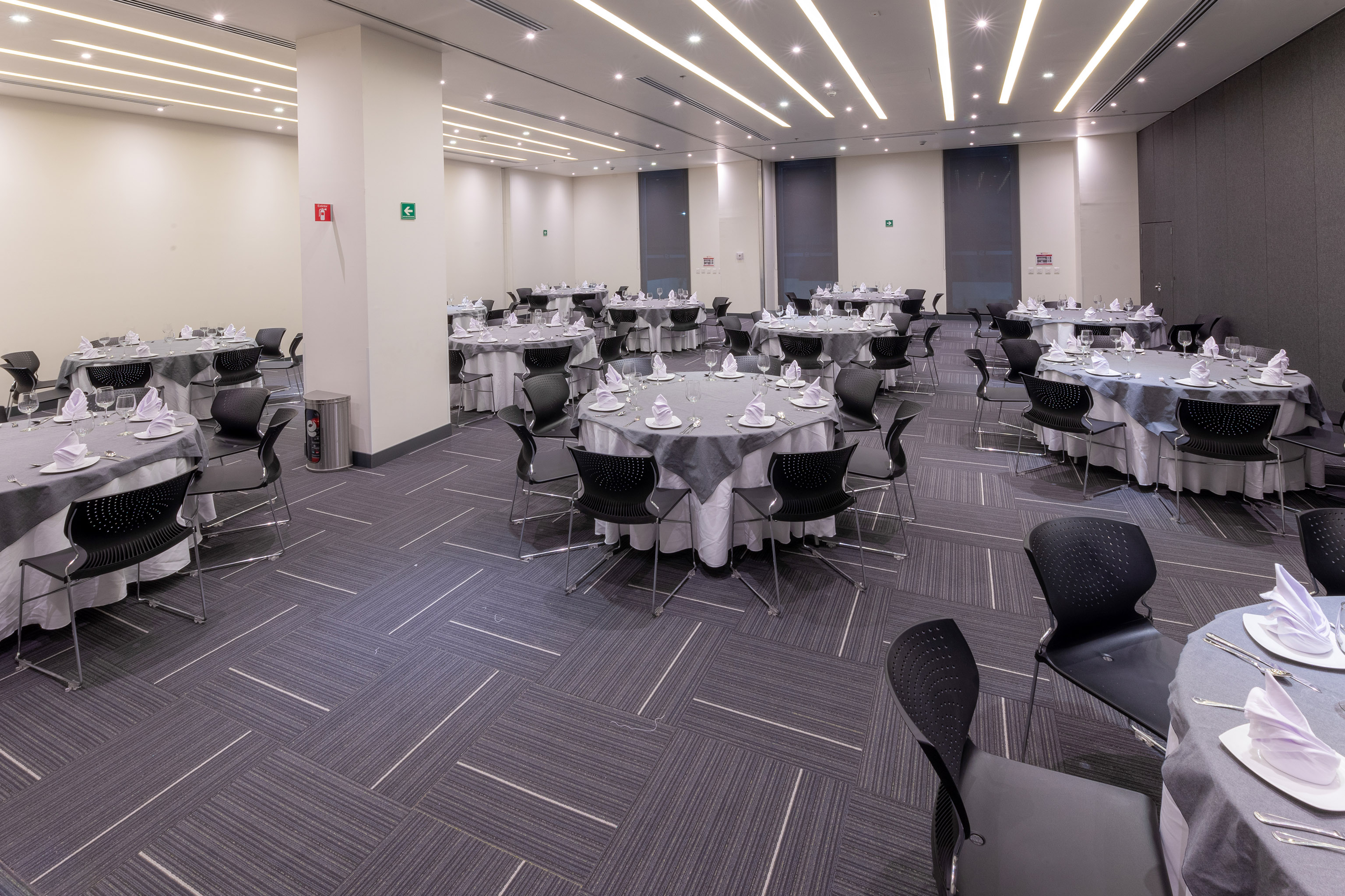 Meeting room banquet rounds at Ramada Encore by Wyndham Guadalajara Aeropuerto in Guadalajara, Other than US/Canada