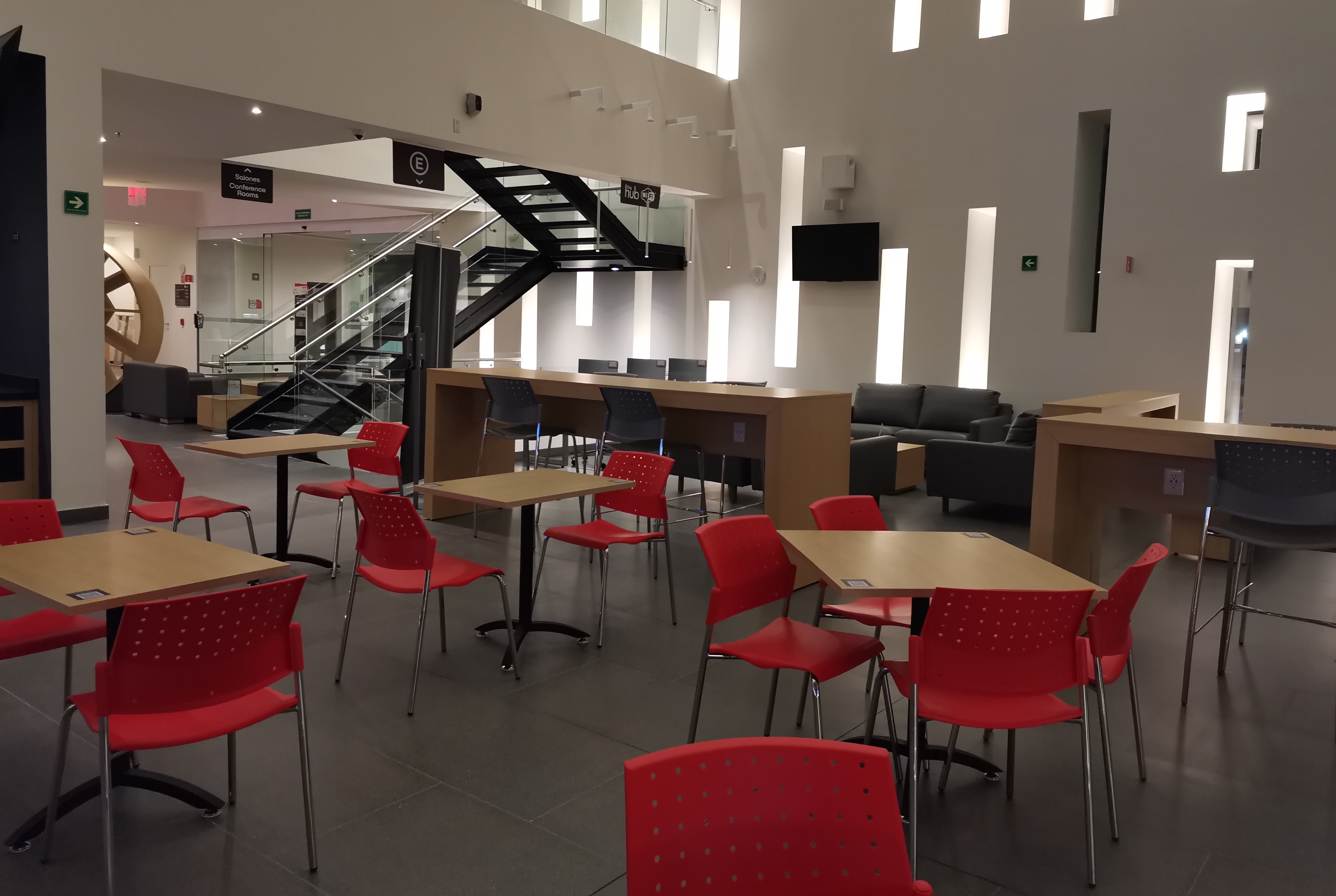 Ramada Encore by Wyndham Monterrey Apodaca Zona Aeropuerto restaurant main dining in Monterrey, Other than US/Canada