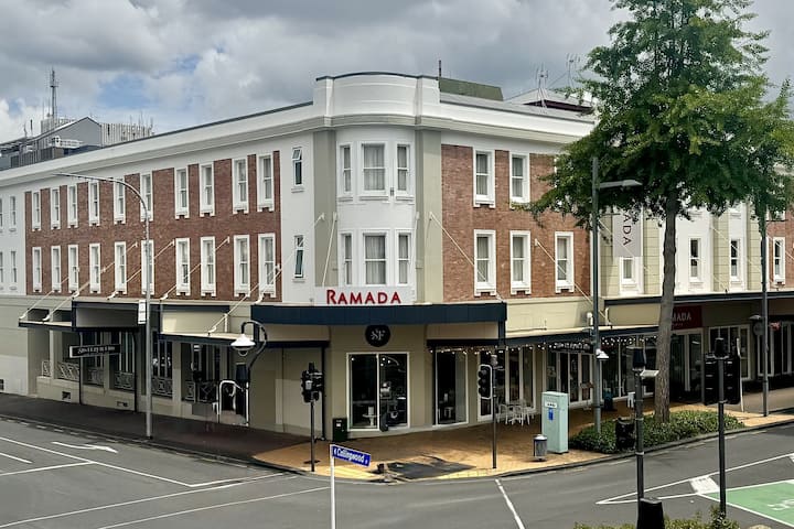 Ramada by Wyndham Hamilton City Center Ramada by Wyndham Hamilton City Center