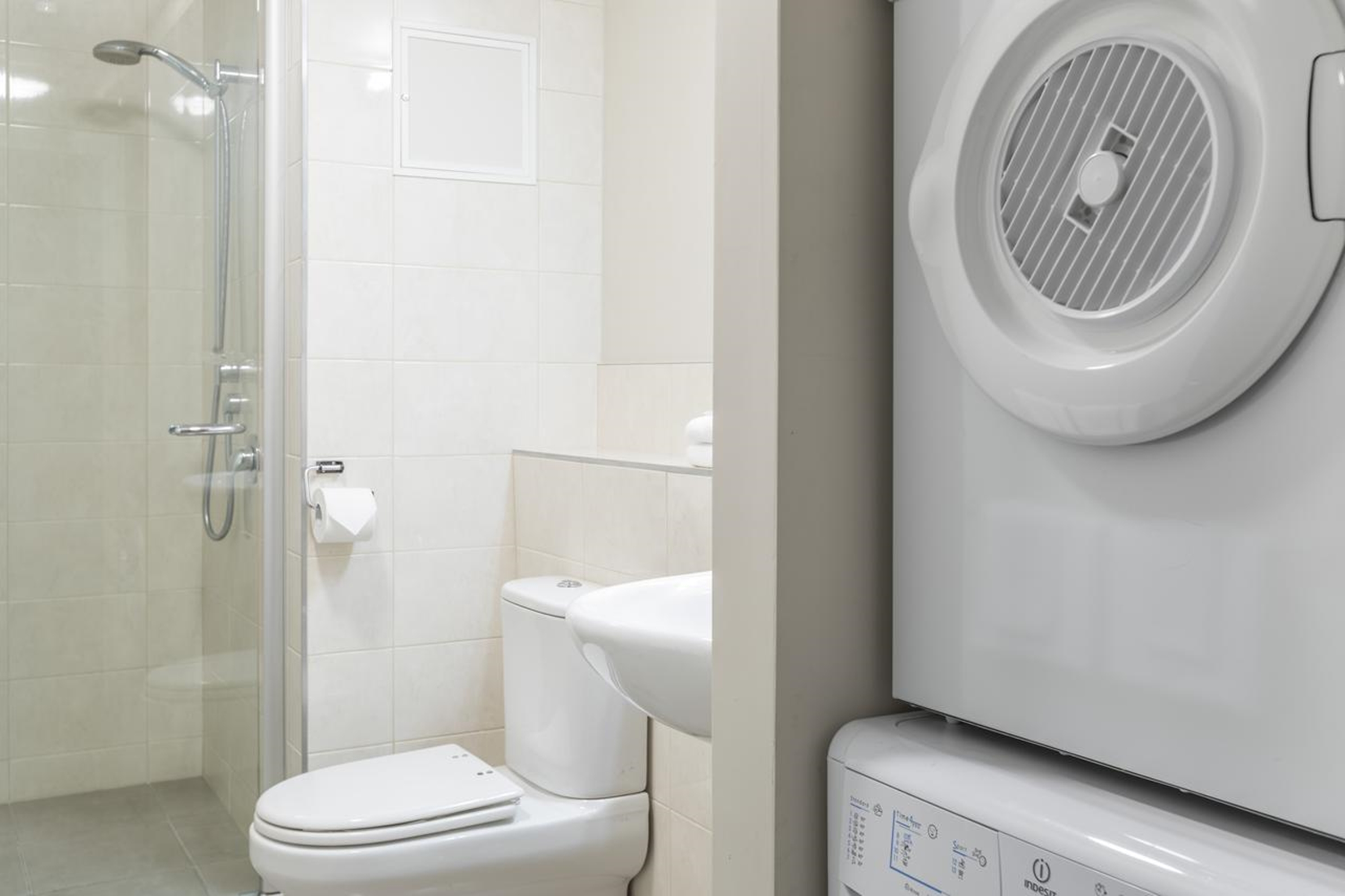Guest room bath at the Ramada Encore by Wyndham Palmerston North in Palmerston North Central, Other than US/Canada
