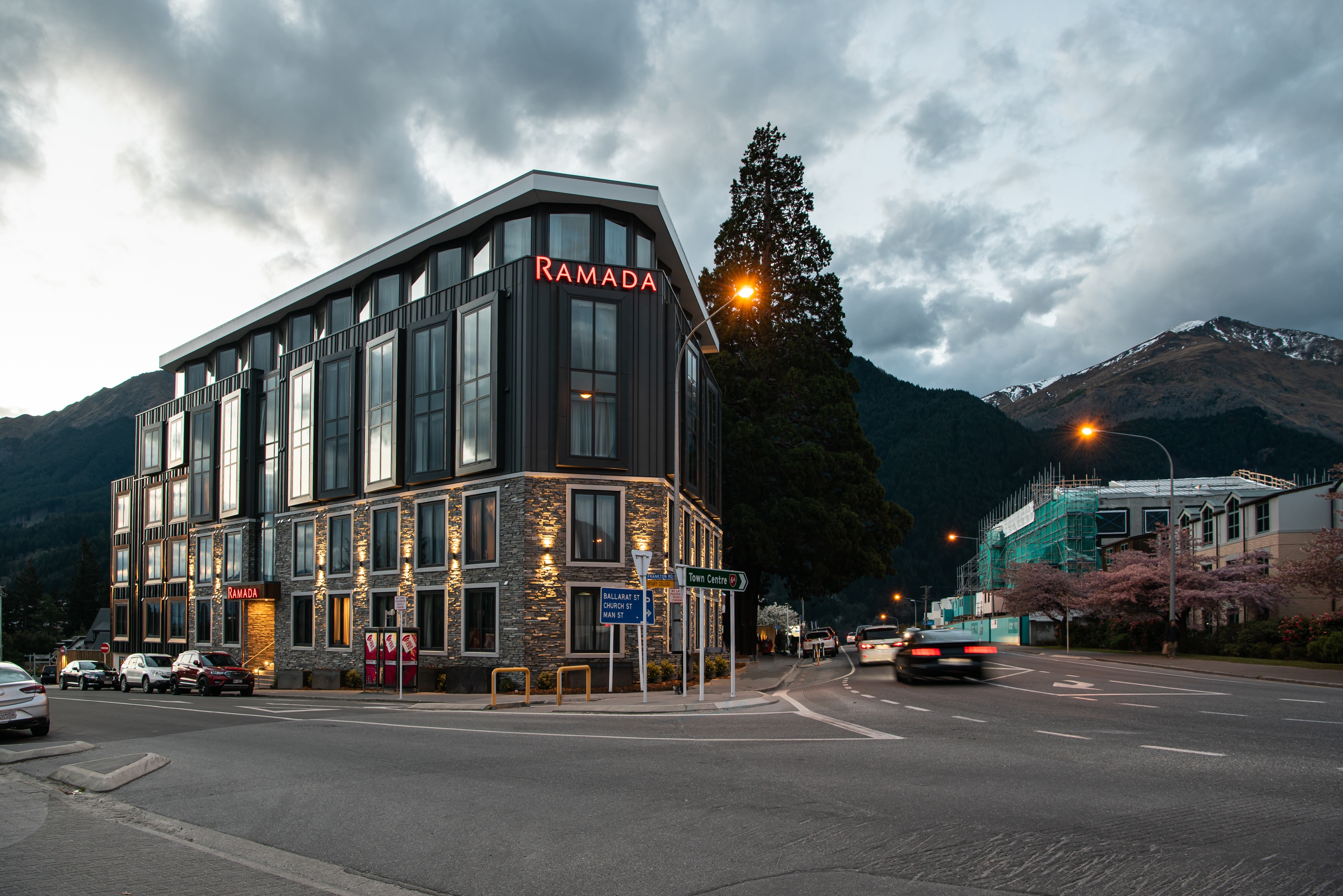 Exterior of Ramada By Wyndham Queenstown Central hotel in Queenstown, Other than US/Canada