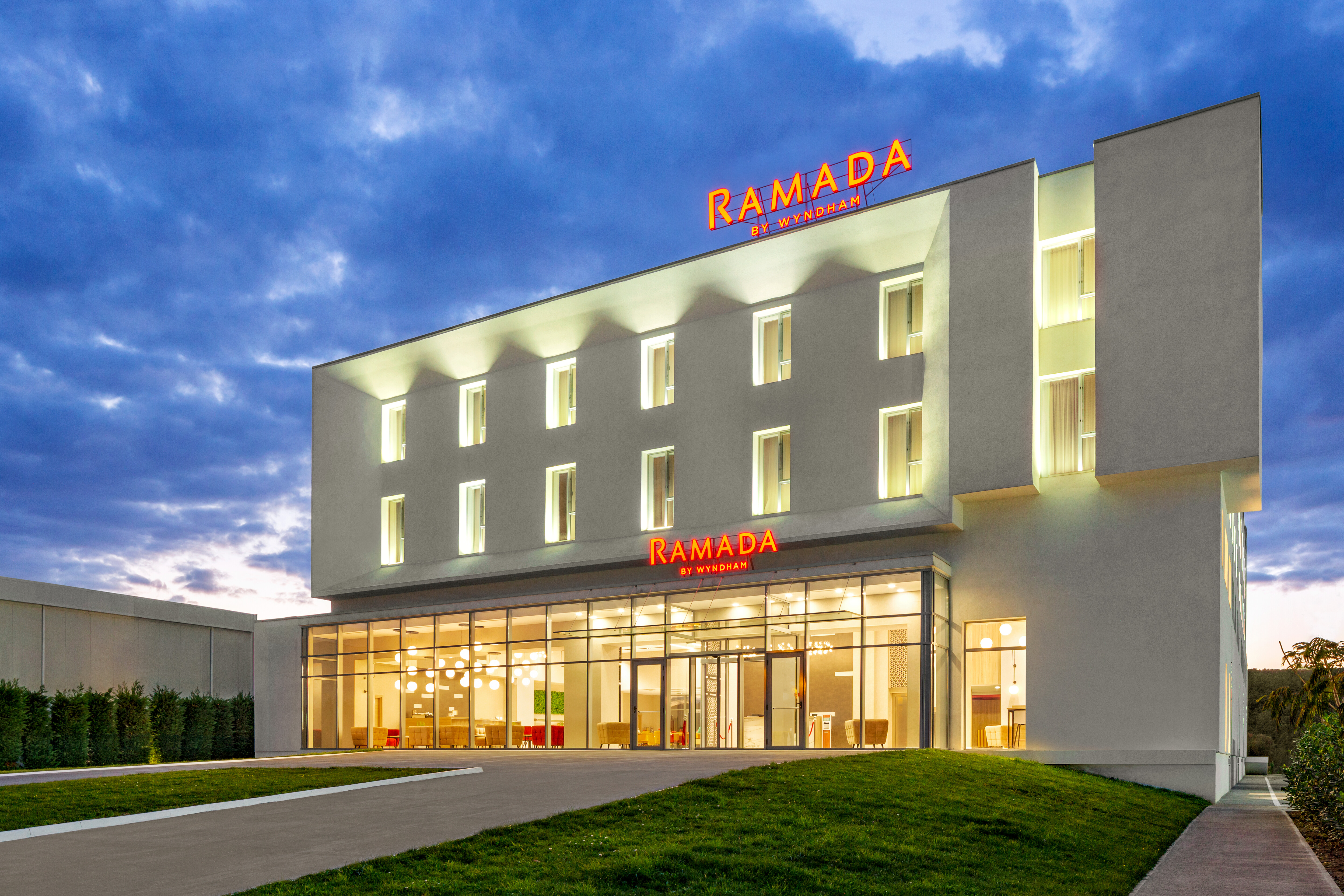 Exterior of Ramada by Wyndham Targu Jiu hotel in Targu Jiu, Other than US/Canada