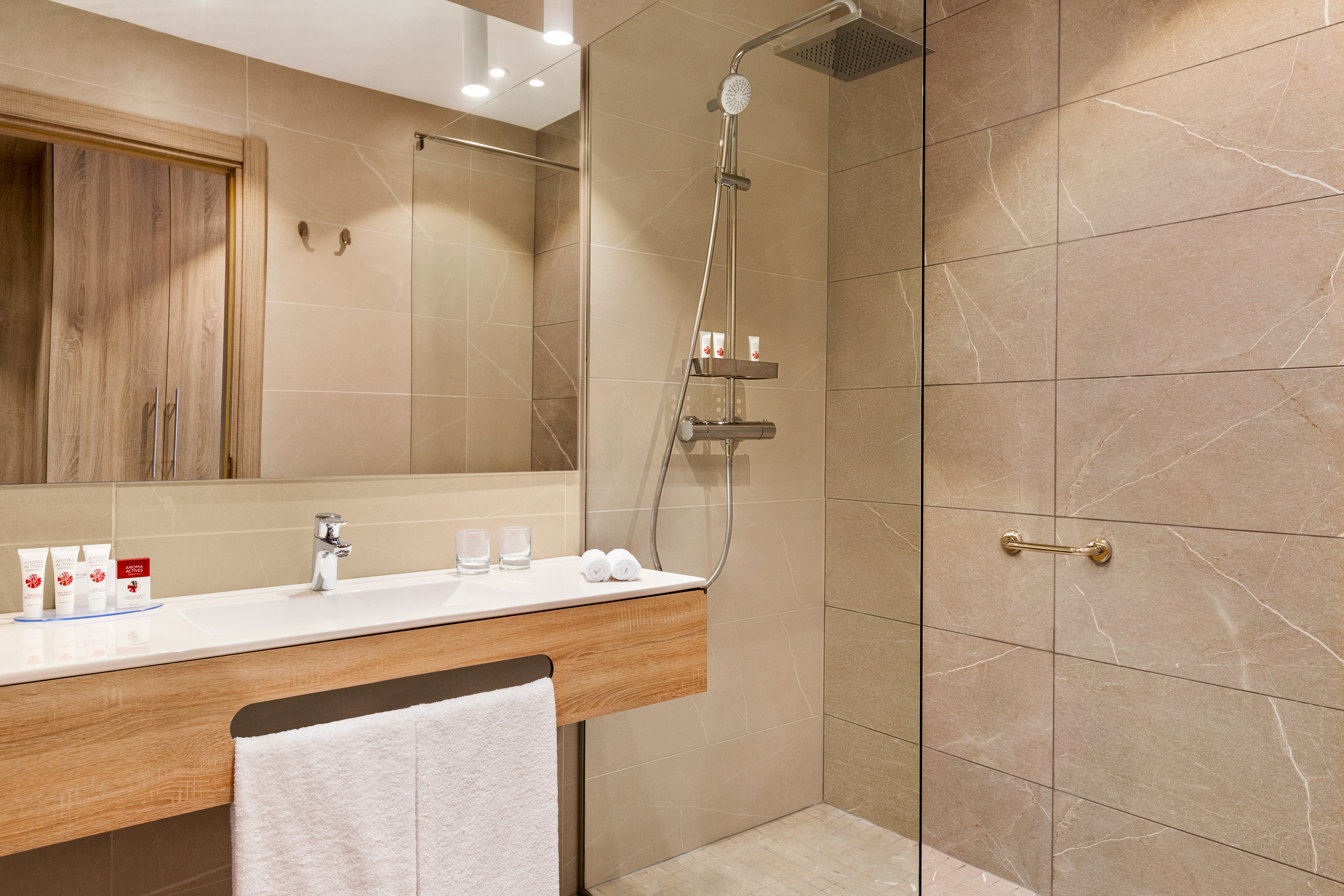 Guest room bath at the Ramada by Wyndham Targu Jiu in Targu Jiu, Other than US/Canada