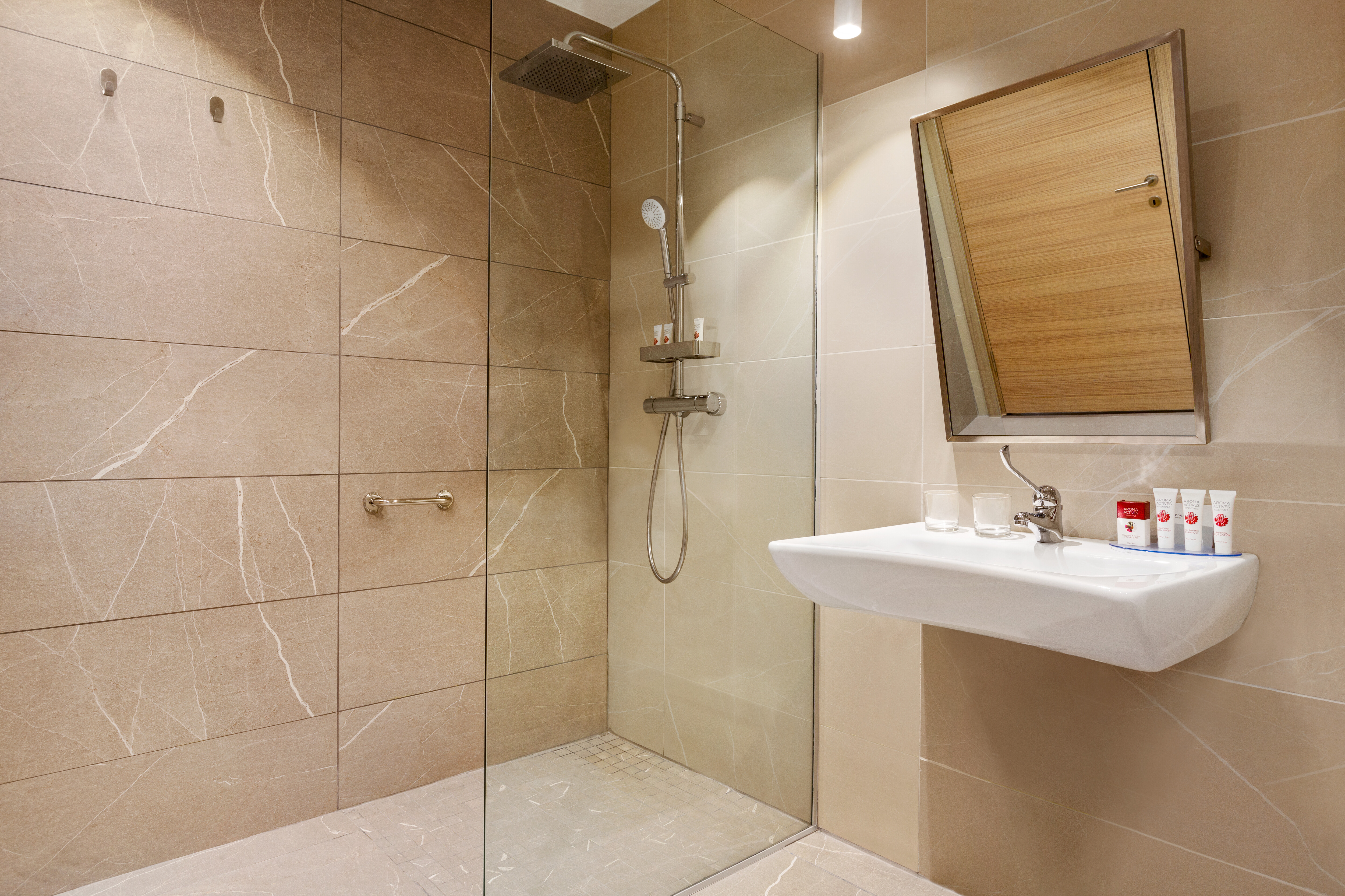Guest room bath at the Ramada by Wyndham Targu Jiu in Targu Jiu, Other than US/Canada