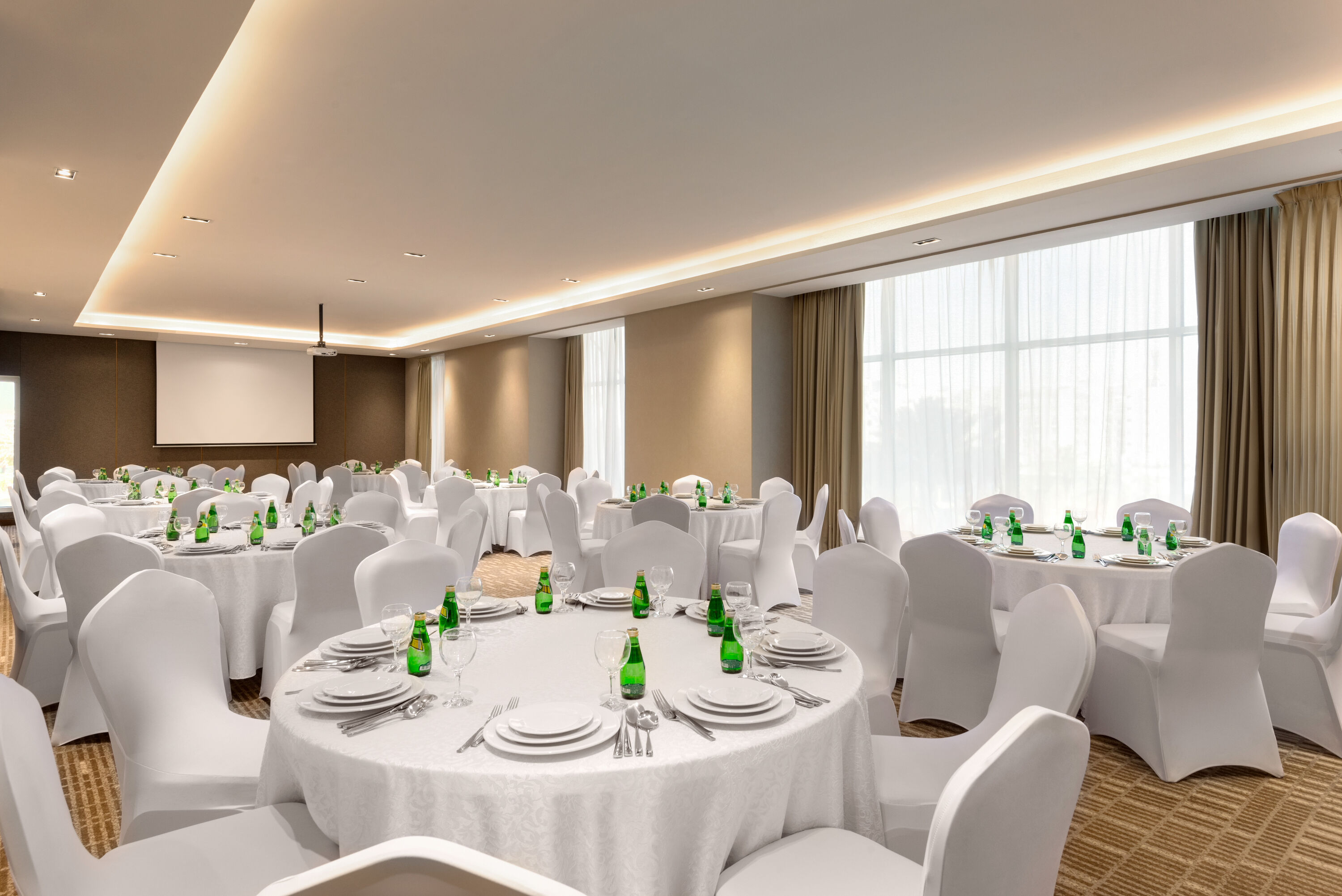 Meeting room banquet rounds at Ramada by Wyndham Riyadh King Fahd Road in Riyadh, Other than US/Canada