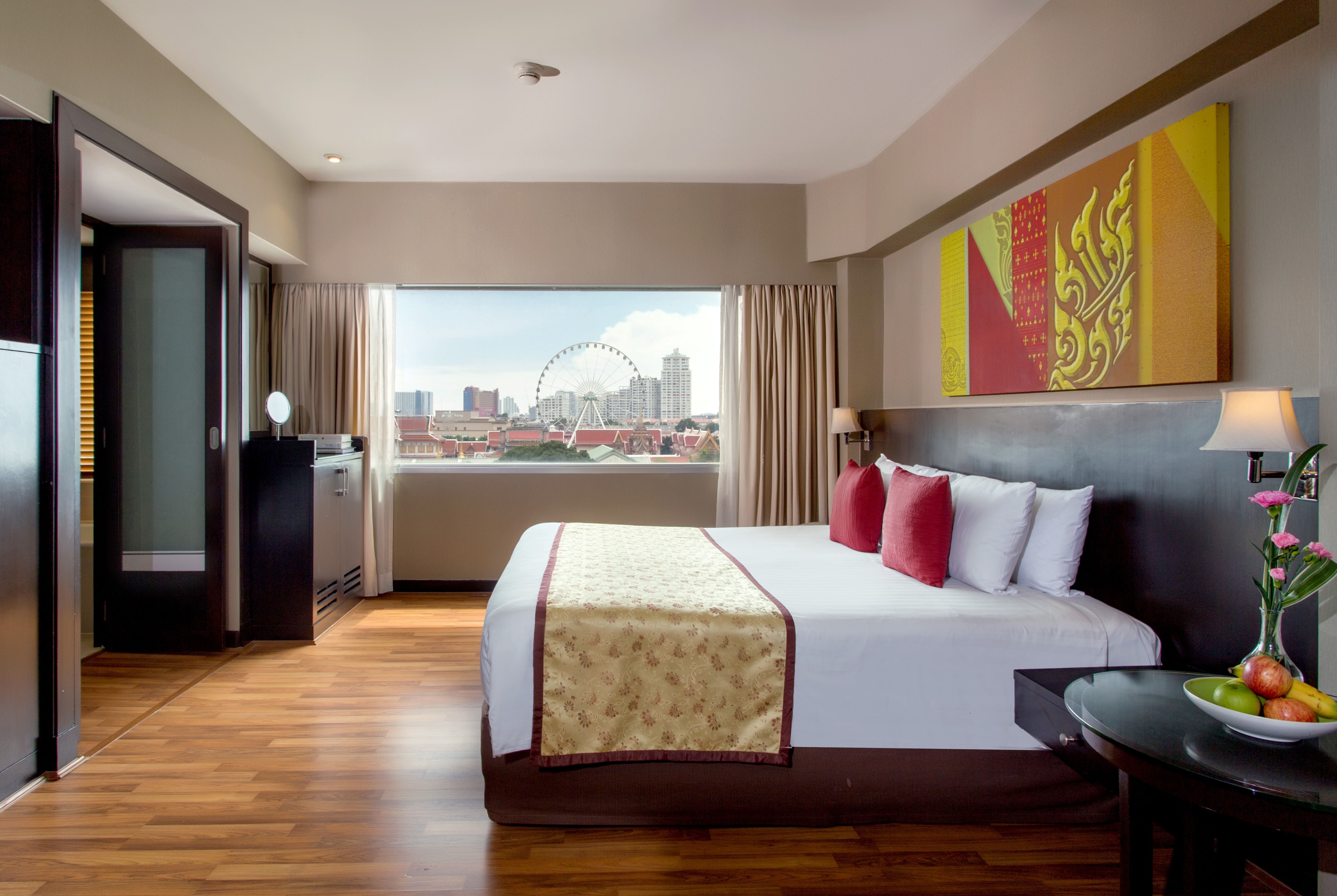 Guest room at the Ramada Plaza by Wyndham Bangkok Menam Riverside in Bangkok, Other than US/Canada