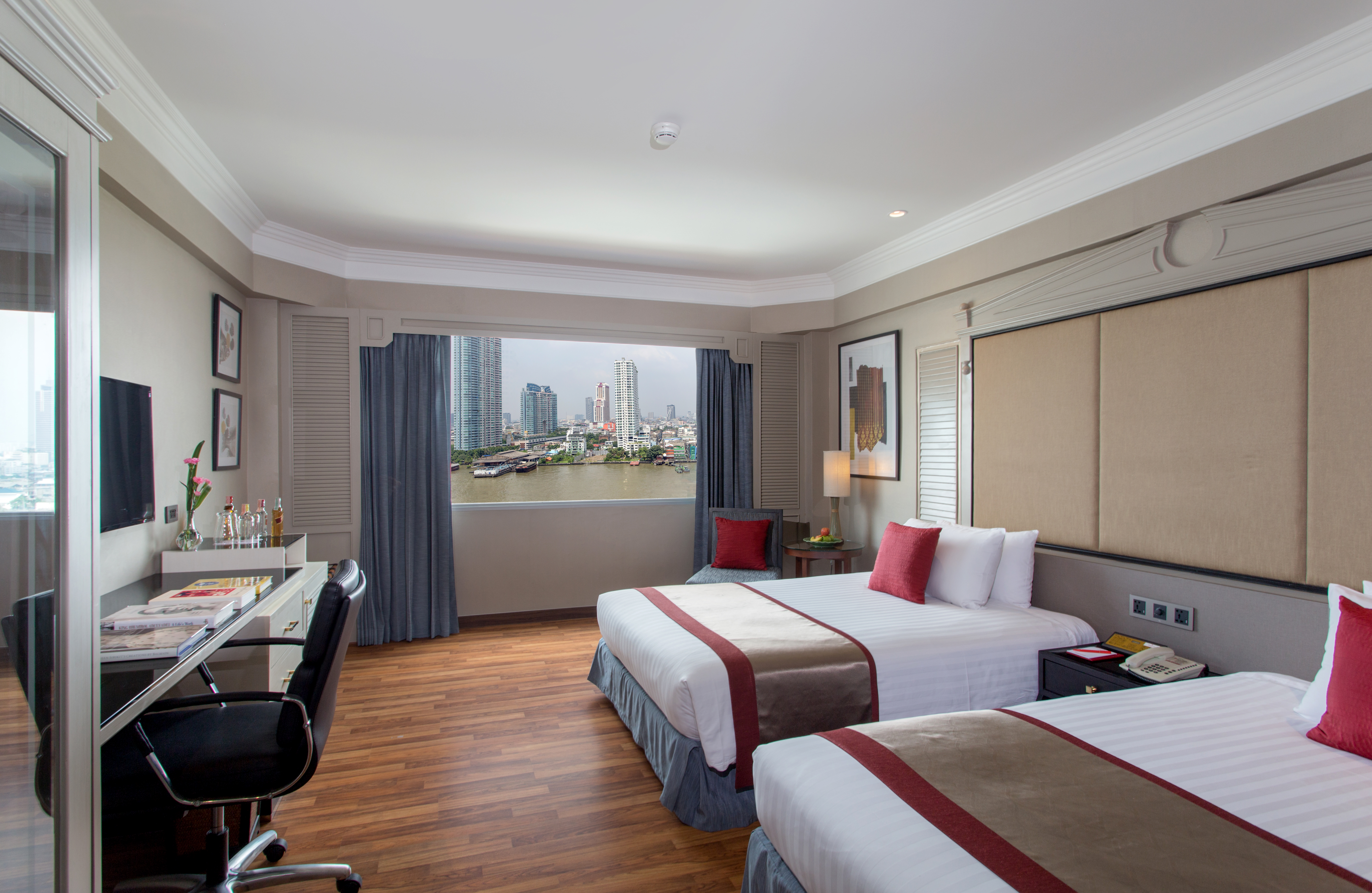 Guest room at the Ramada Plaza by Wyndham Bangkok Menam Riverside in Bangkok, Other than US/Canada