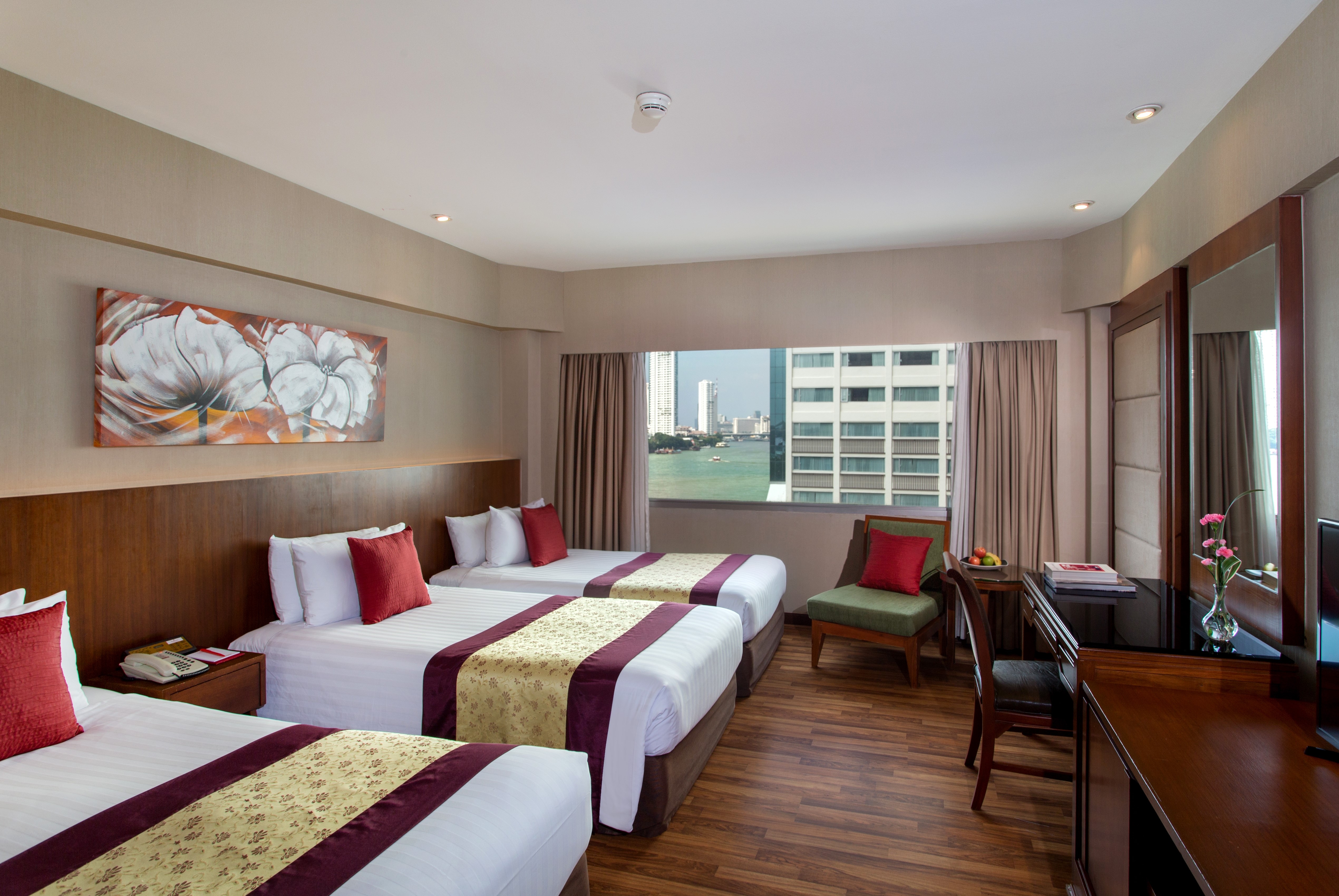 Guest room at the Ramada Plaza by Wyndham Bangkok Menam Riverside in Bangkok, Other than US/Canada
