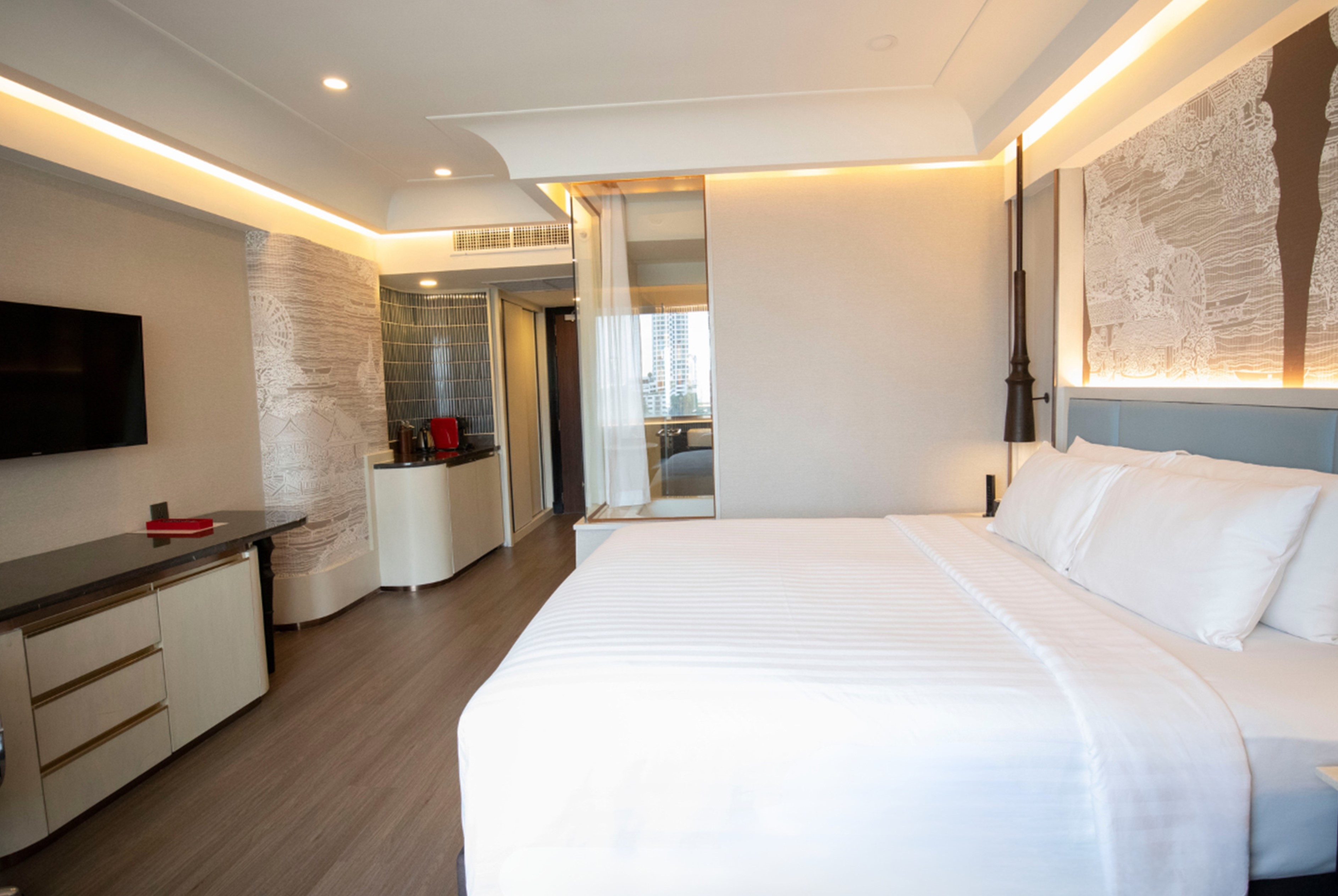 Guest room at the Ramada Plaza by Wyndham Bangkok Menam Riverside in Bangkok, Other than US/Canada