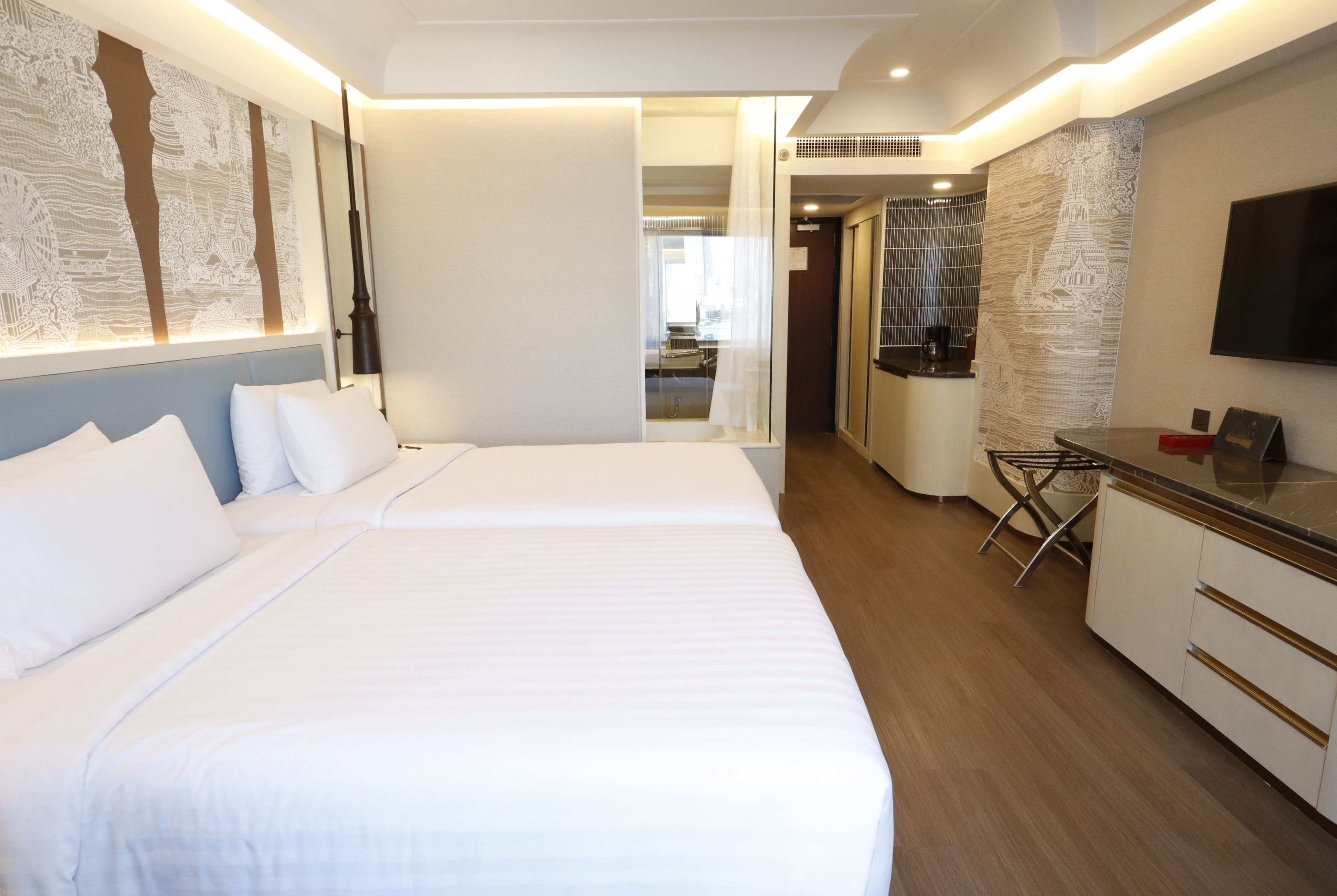 Guest room at the Ramada Plaza by Wyndham Bangkok Menam Riverside in Bangkok, Other than US/Canada