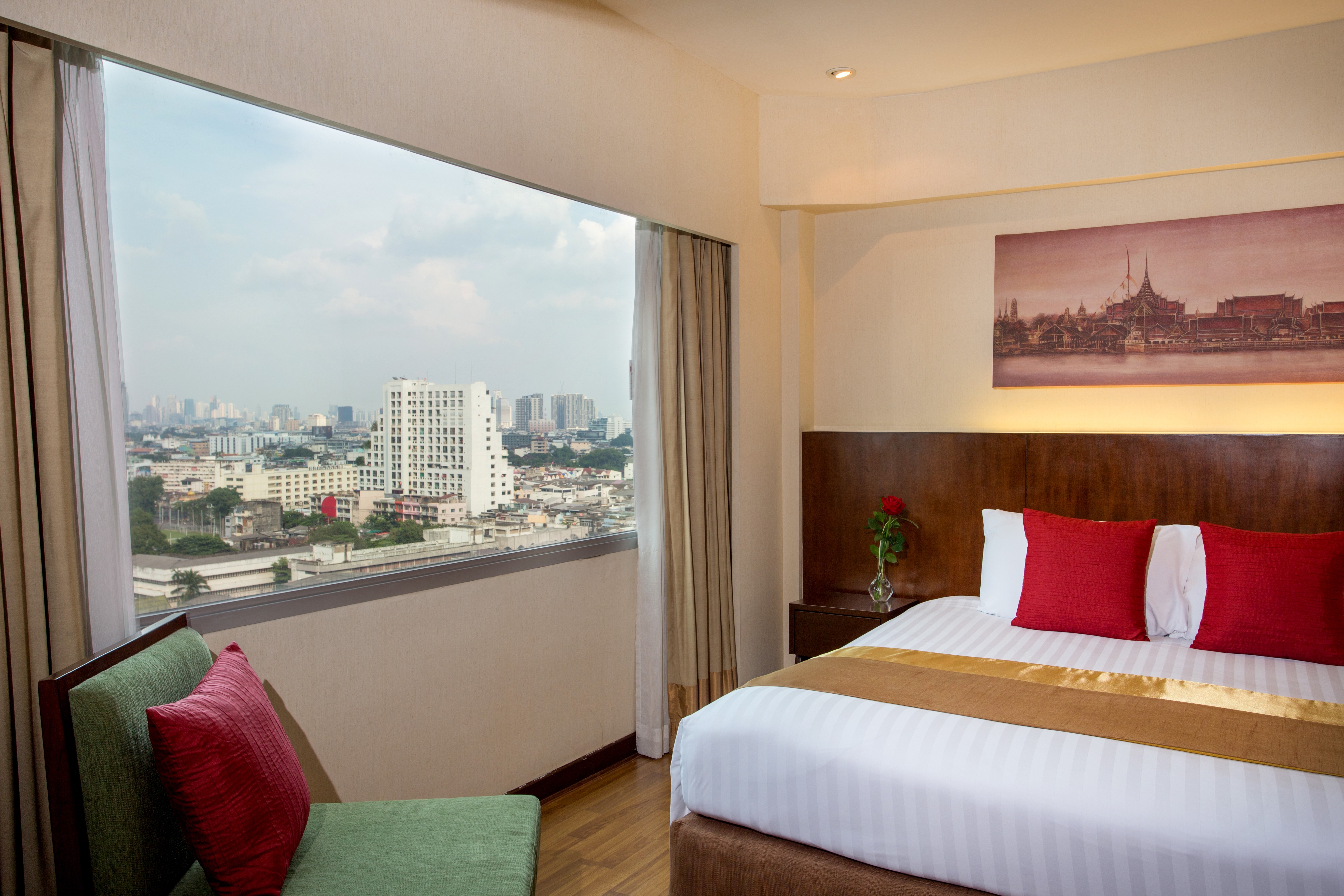 Guest room at the Ramada Plaza by Wyndham Bangkok Menam Riverside in Bangkok, Other than US/Canada