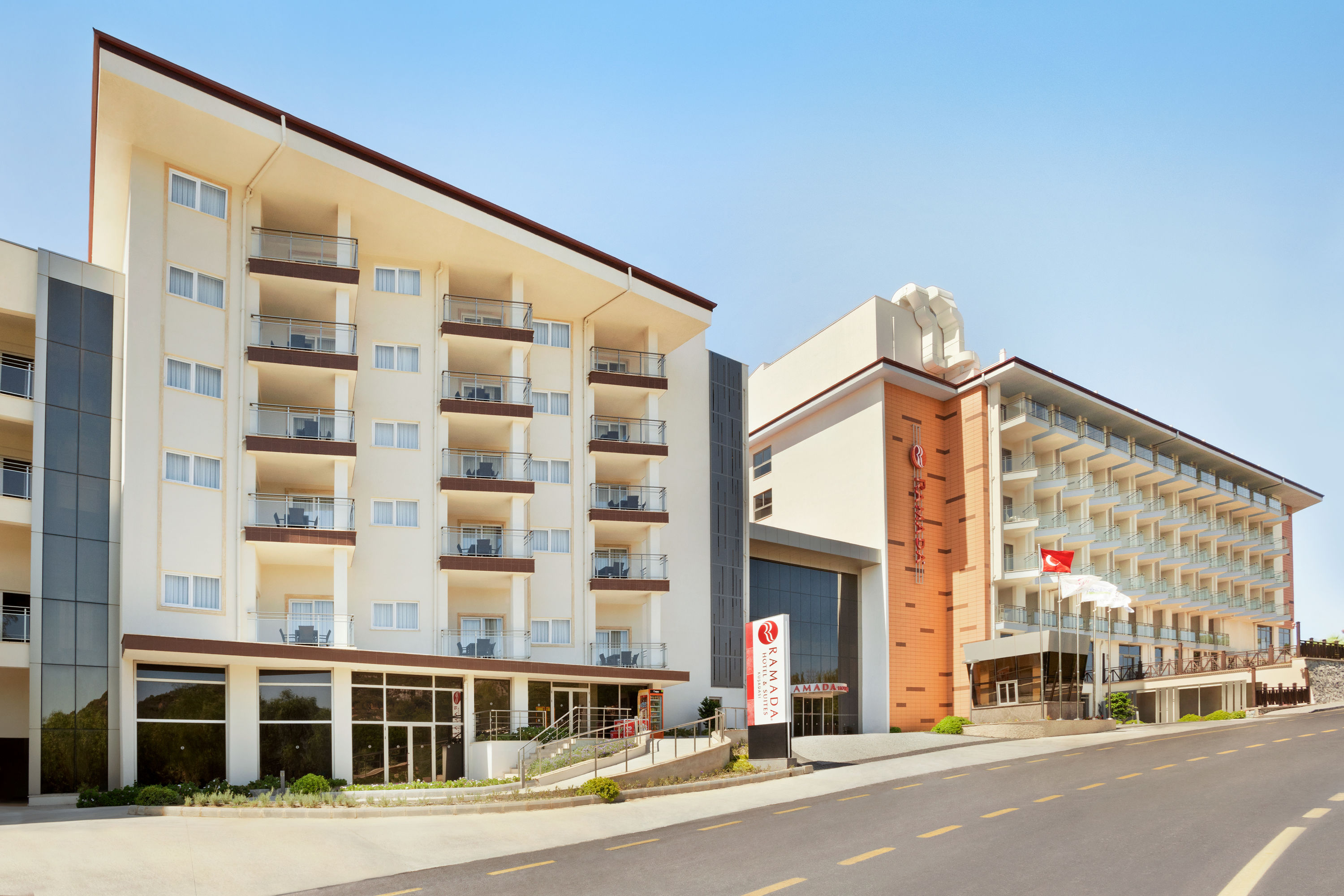 Ramada Hotel Suites By Wyndham Kusadasi Kusadasi Otelleri Tr 09400