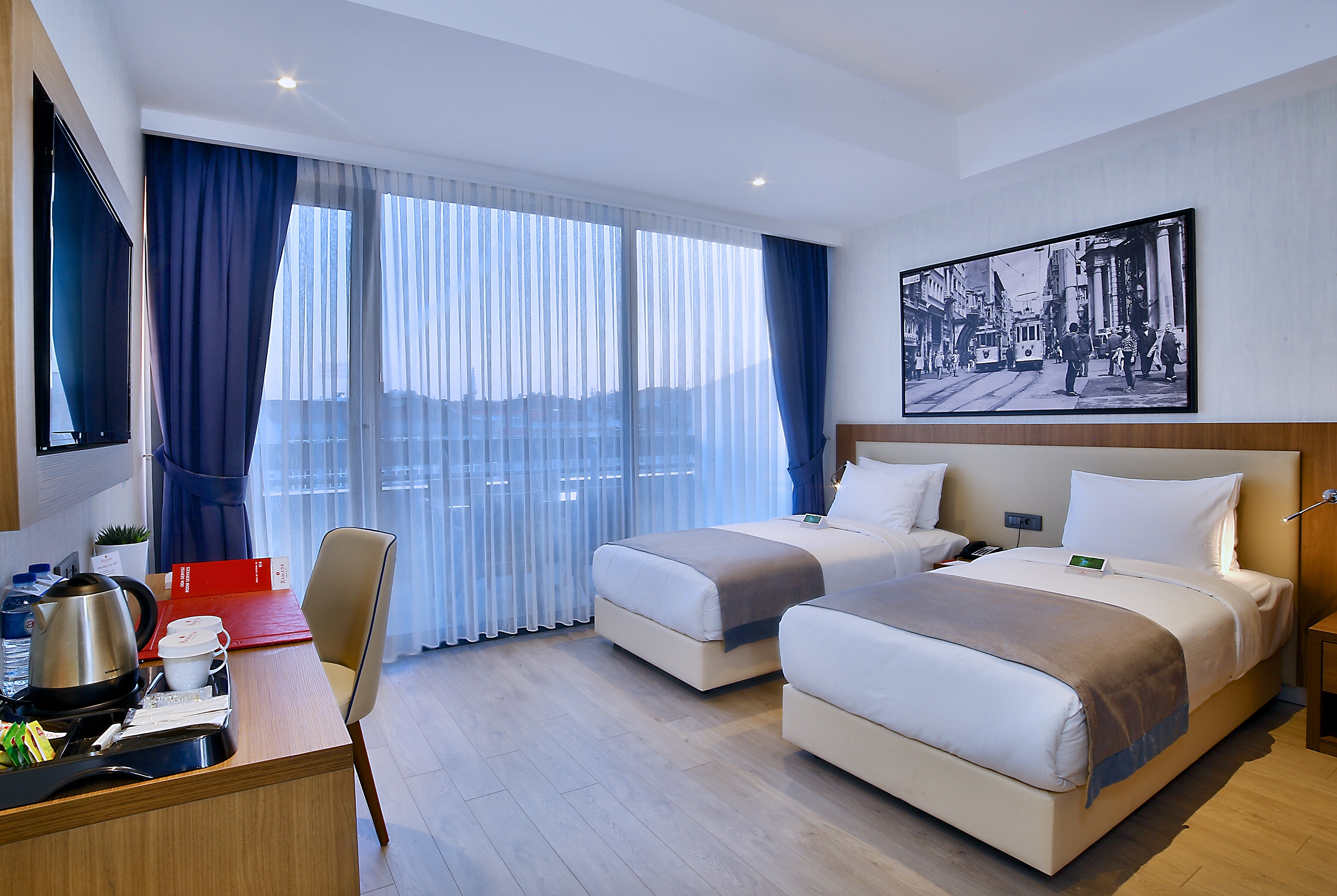 Wyndham istanbul old city. Рамада Стамбул Бакиркуй. Ramada old City 4 Тбилиси. Hampton by Hilton Istanbul old City Стамбул. Ramada by Wyndham Istanbul old City, Turgut Özal Millet CD no:82, 34093 Fatih/İstanbul, Турция.