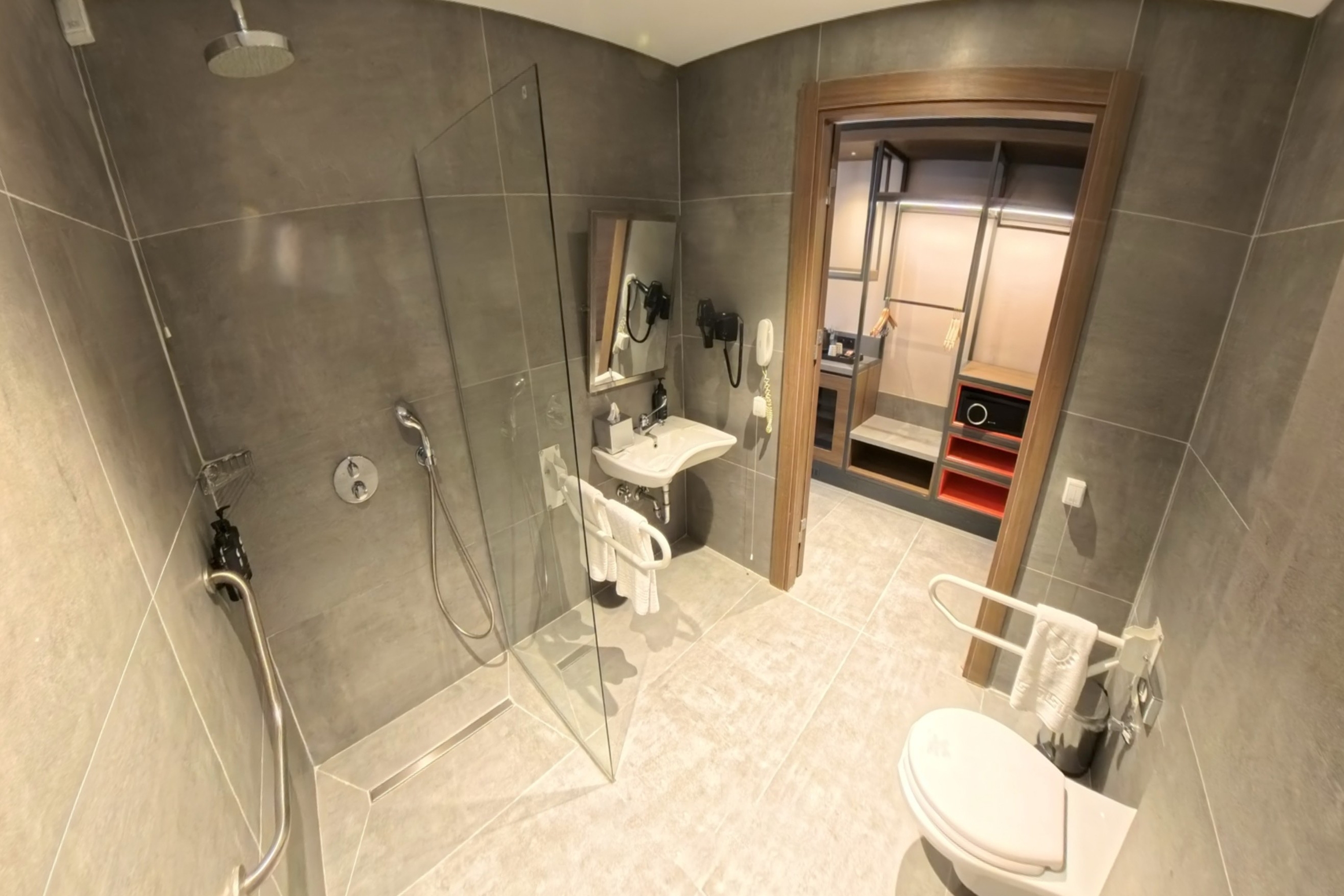 Guest room bath at the Ramada Encore by Wyndham Konya Selcuklu in Konya, Other than US/Canada
