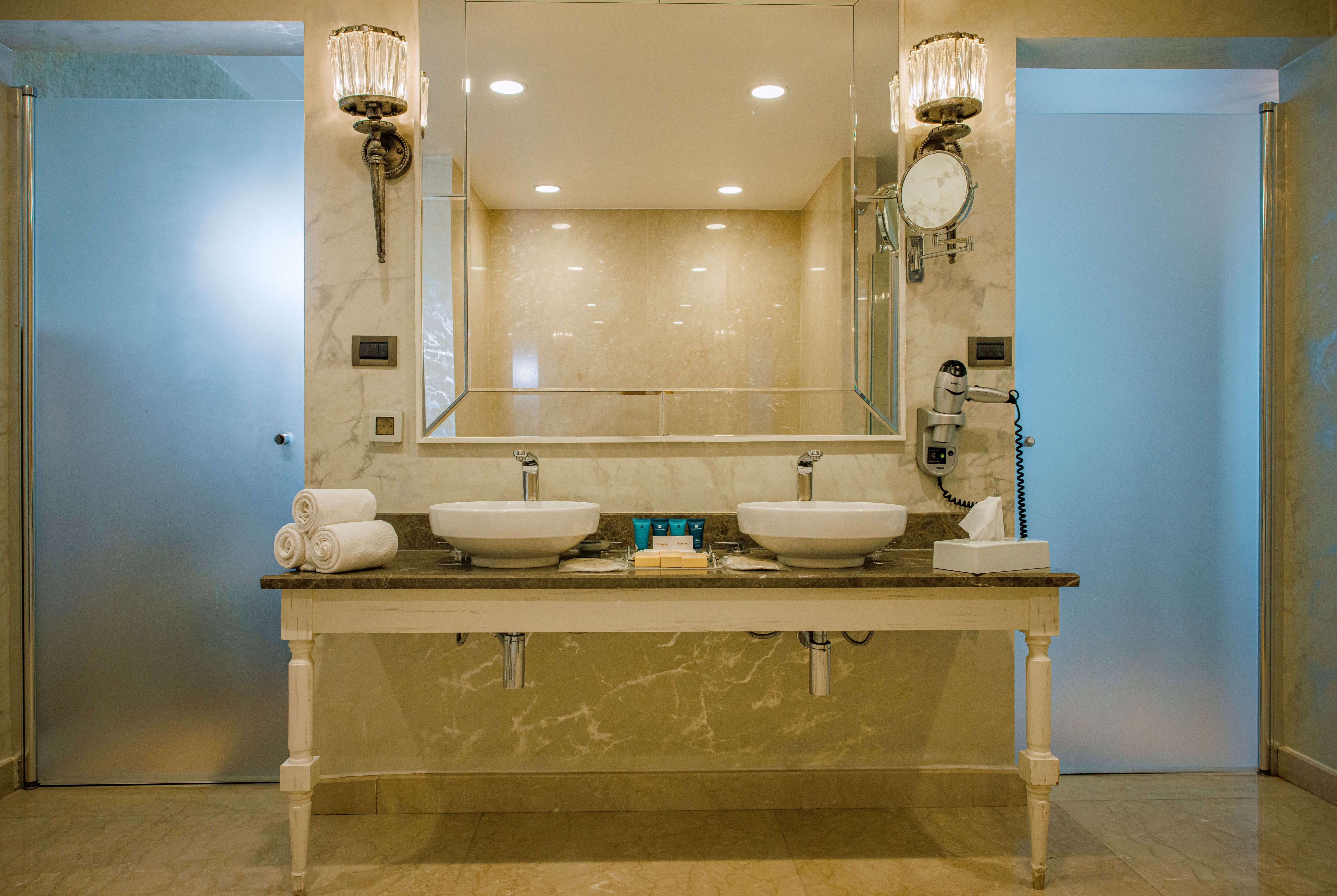 Guest room bath at the Ramada Plaza by Wyndham Mardin in Mardin, Other than US/Canada