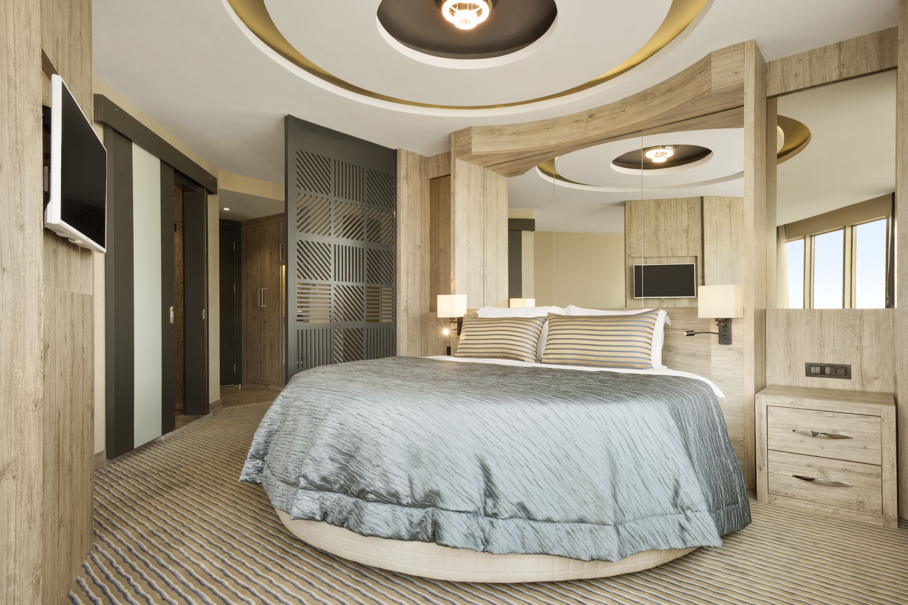 Queen bed guest room at the Ramada by Wyndham Mersin in Mersin, Other than US/Canada