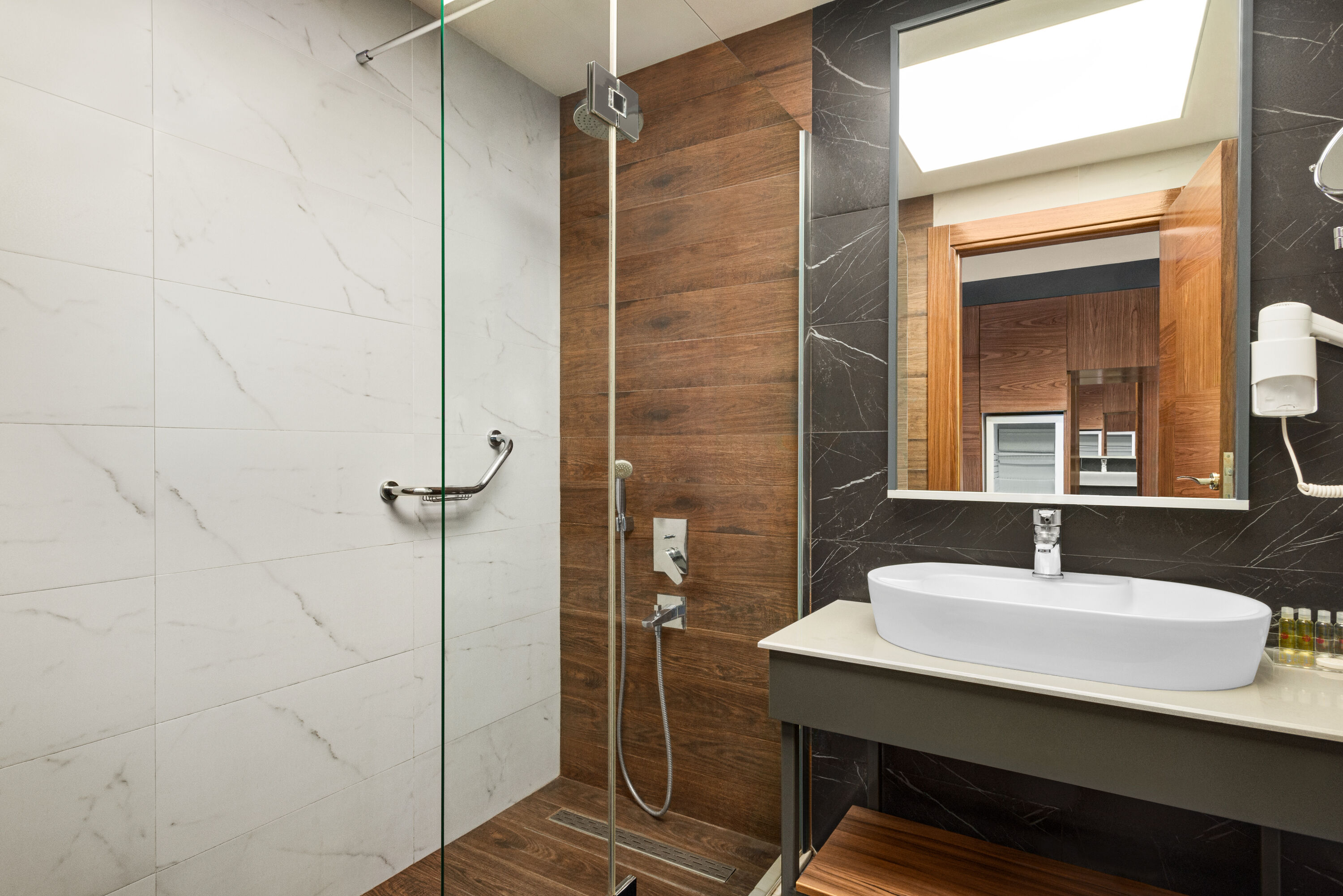Guest room bath at the Ramada Plaza by Wyndham Samsun in Samsun, Other than US/Canada
