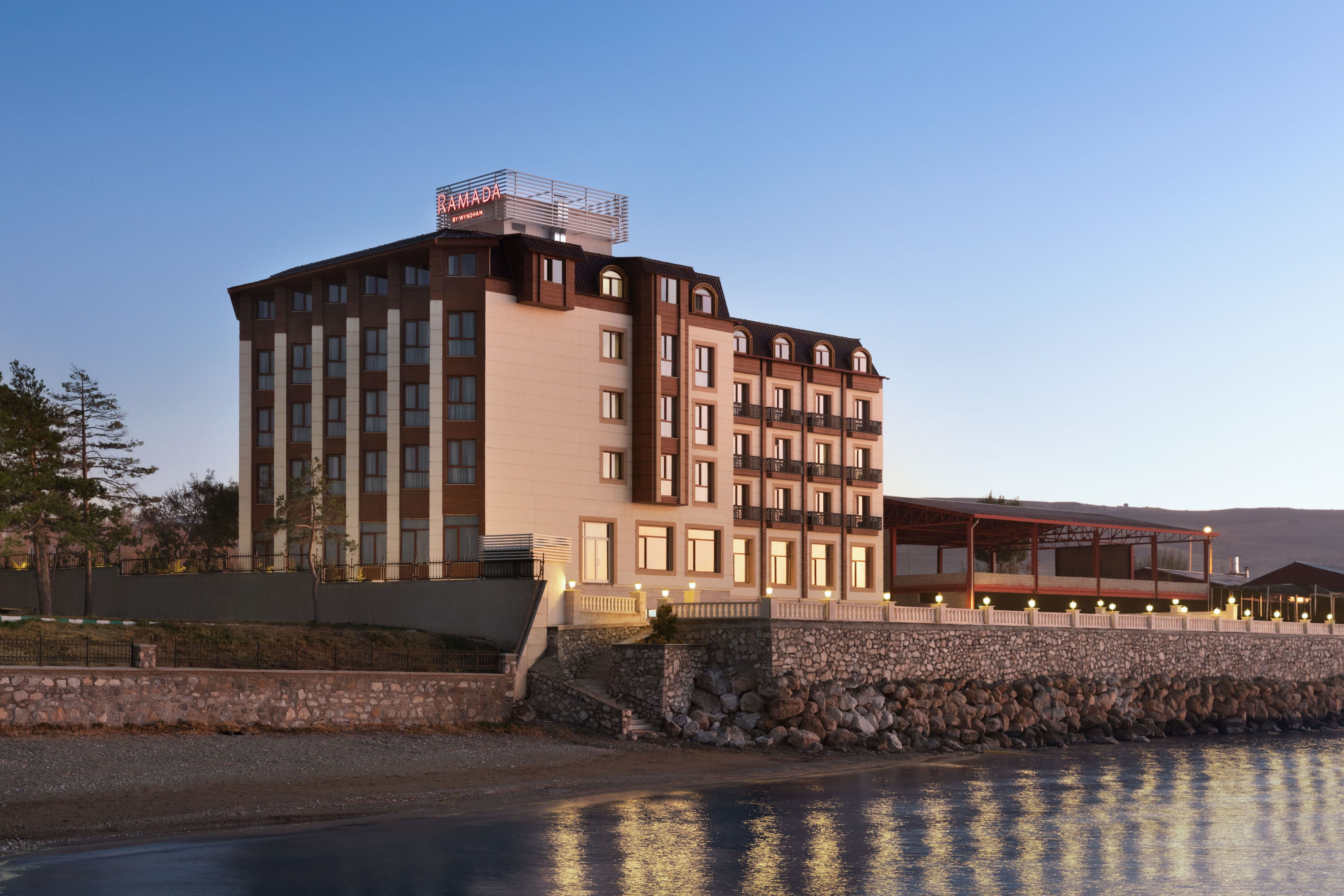 Ramada By Wyndham Van Van Tr Otelleri