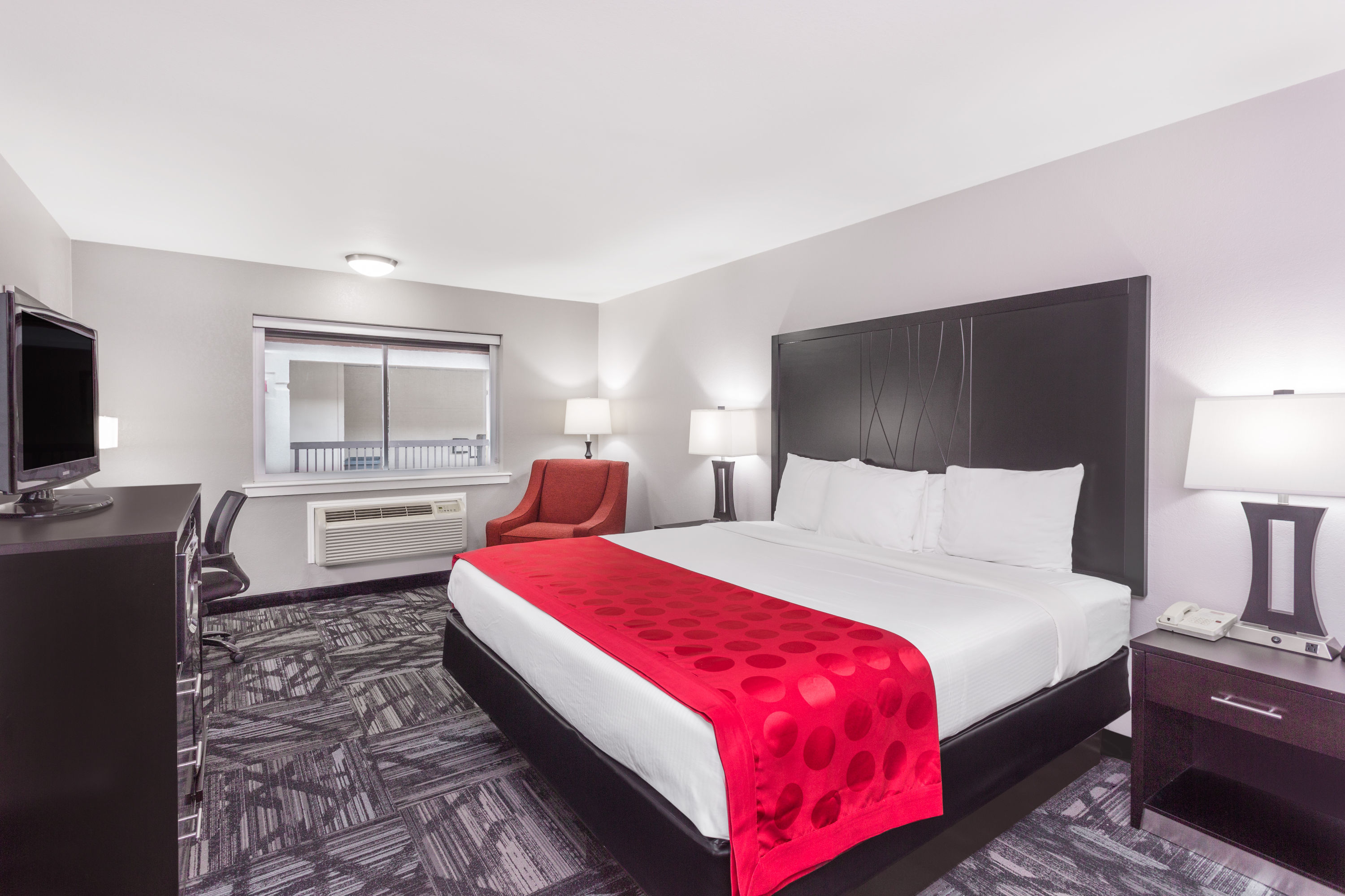 Guest room at the Ramada by Wyndham Tuscaloosa in Tuscaloosa, Alabama