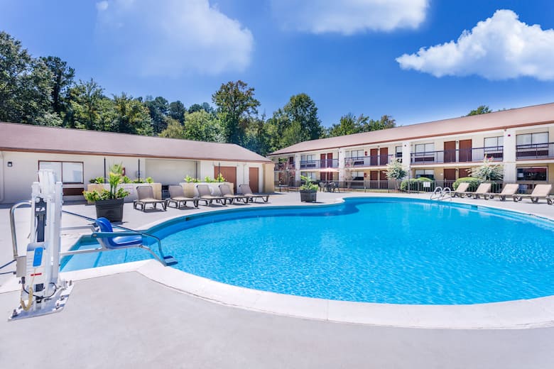 Ramada Tuscaloosa Hotels Al 35405 Pool At The Ramada Tuscaloosa In Alabama