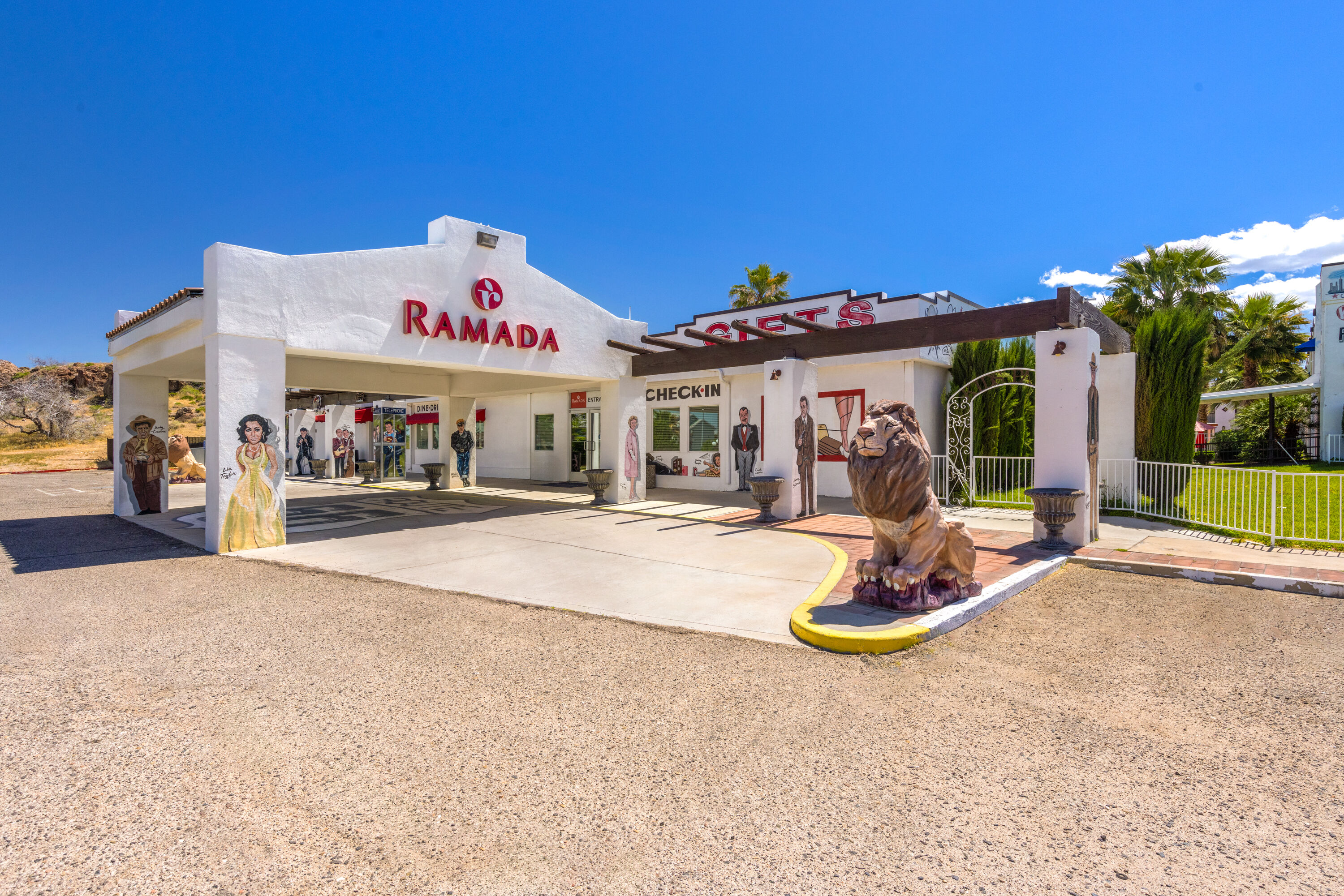 Exterior Day Image of Ramada by Wyndham Kingman hotel in Kingman, Arizona