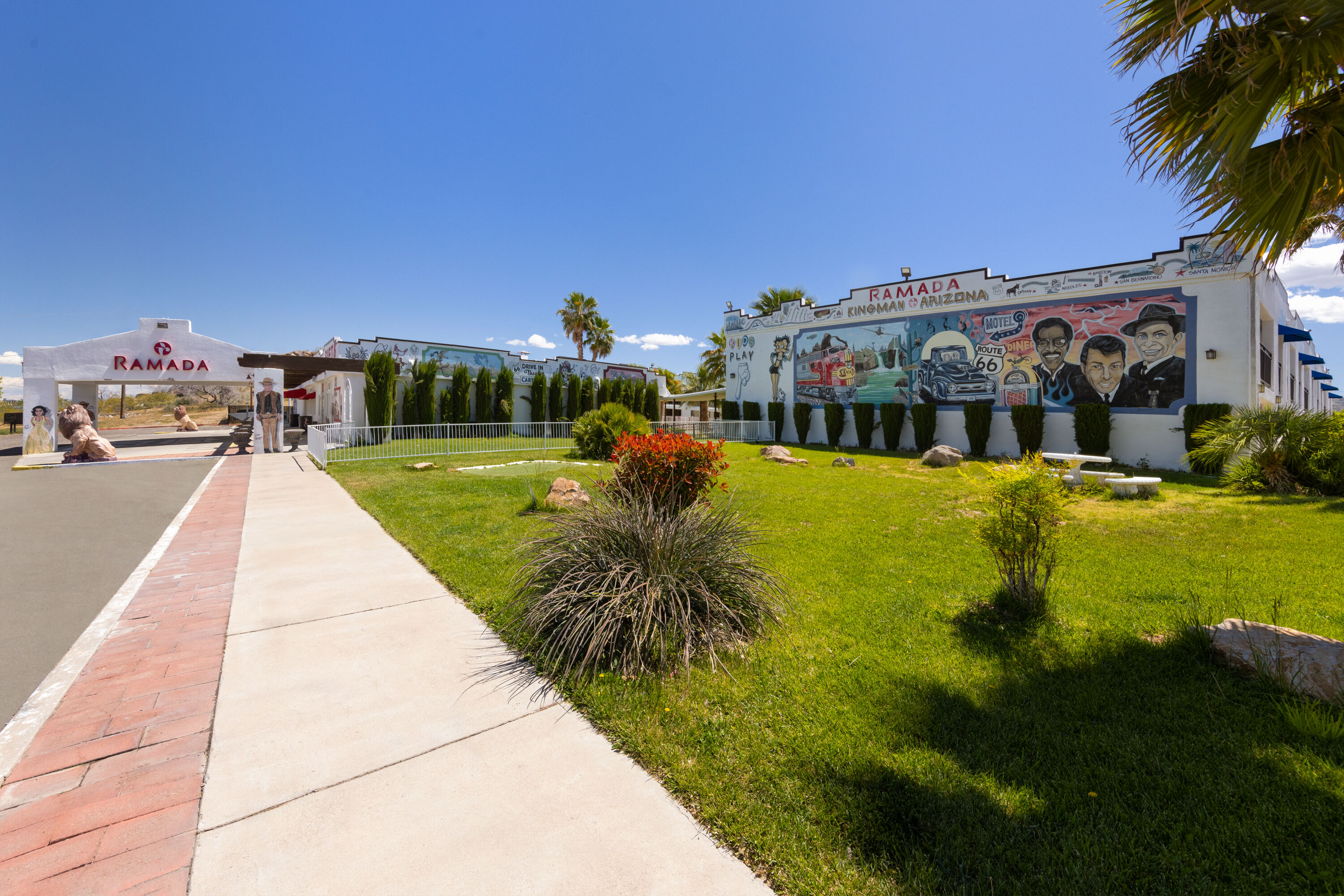 Exterior Day Image of Ramada by Wyndham Kingman hotel in Kingman, Arizona