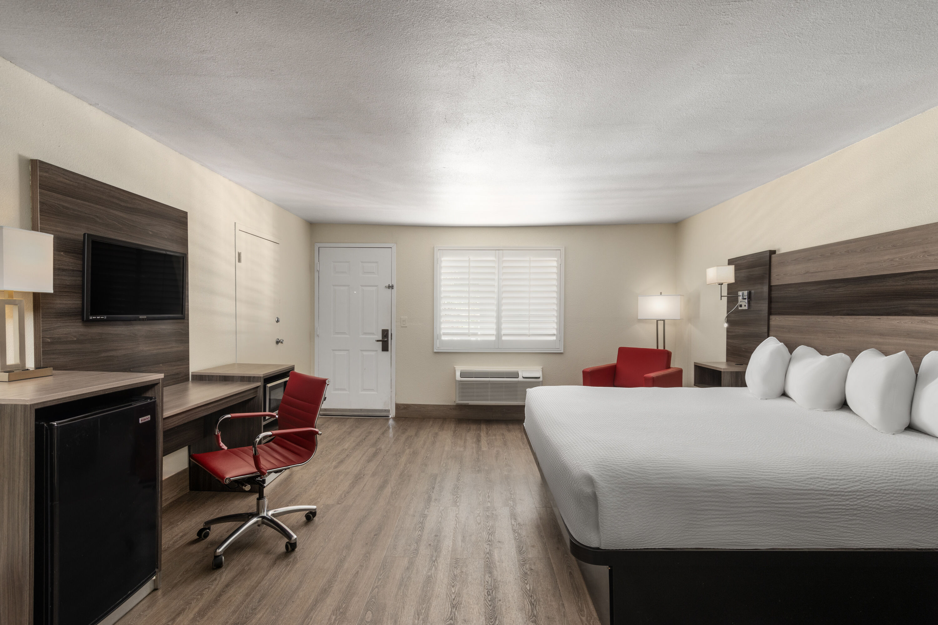 Guest room at the Ramada by Wyndham Kingman in Kingman, Arizona