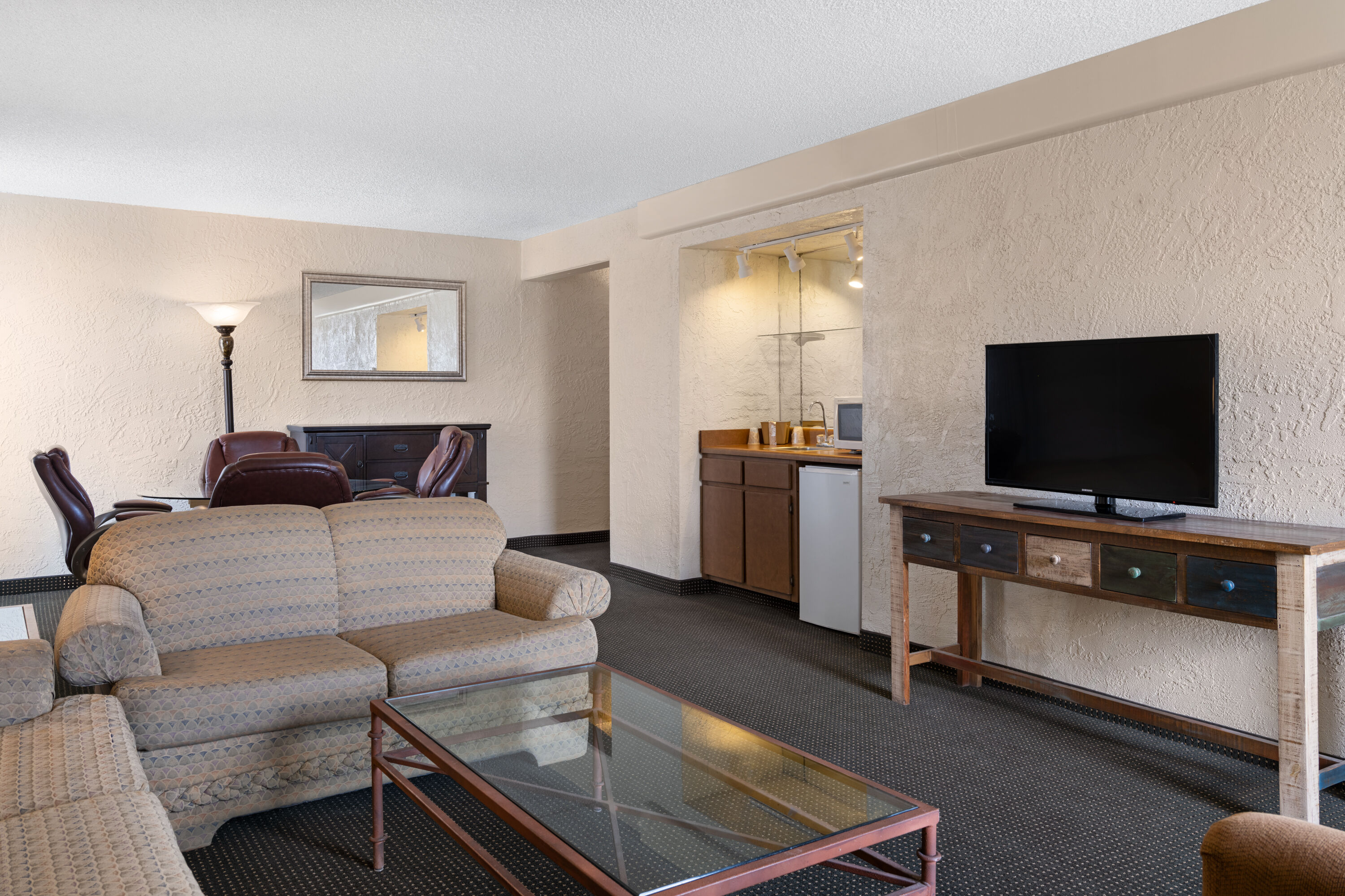 Ramada by Wyndham Tucson suite in Tucson, Arizona