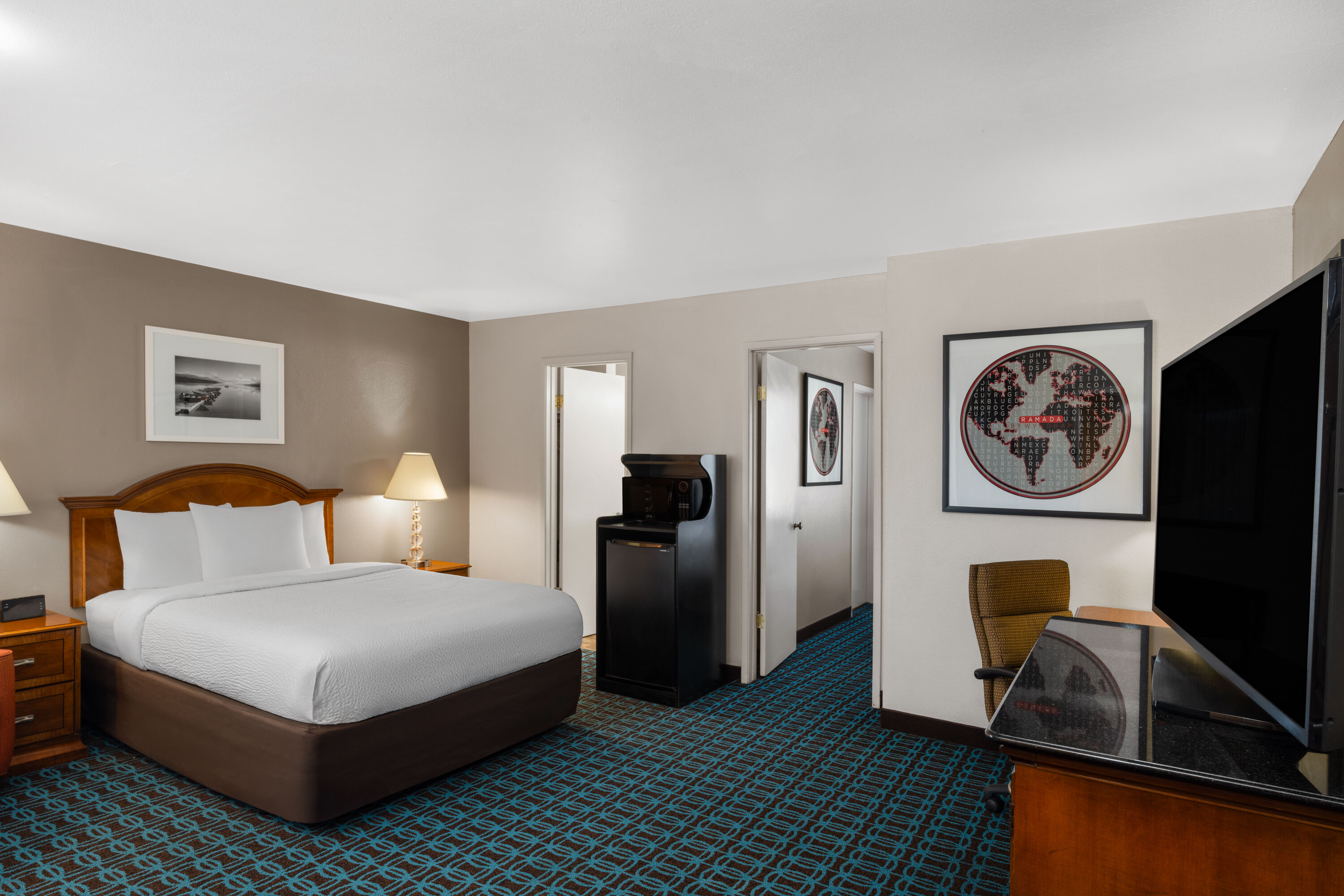 Ramada Bayside Inn & Suites Eureka suite in Eureka, California