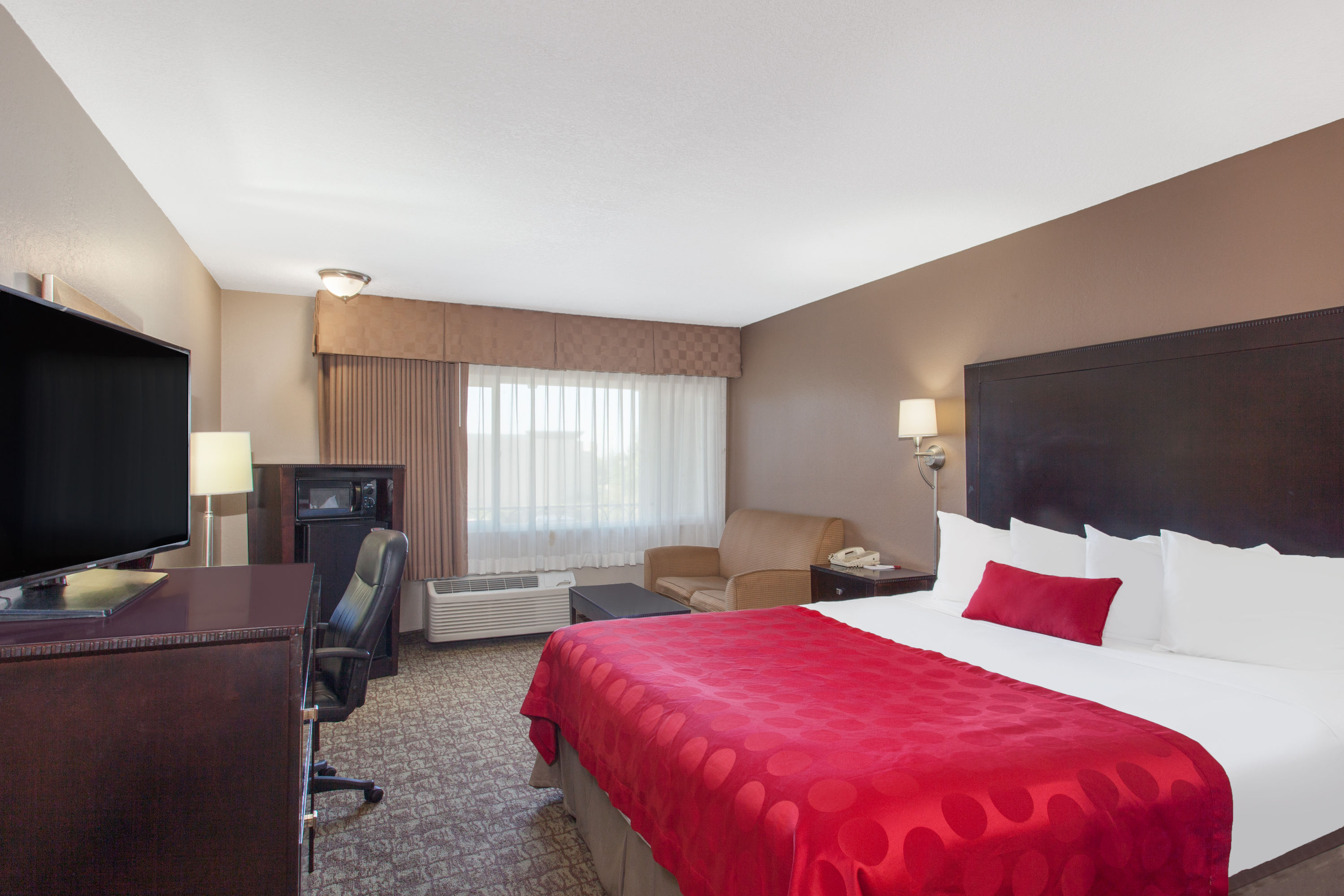 Guest room at the Ramada by Wyndham Fresno North in Fresno, California