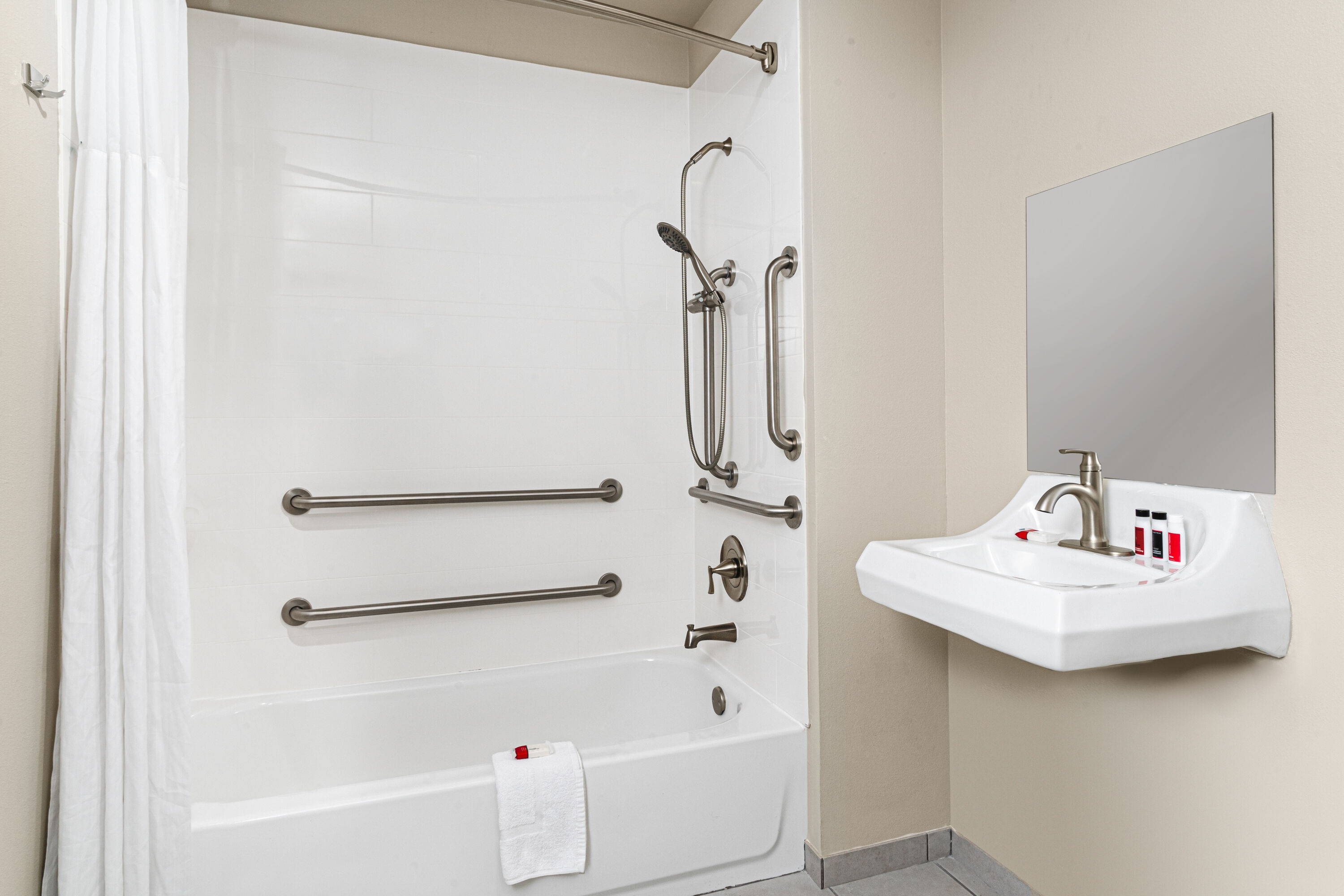 Guest room bath at the Ramada by Wyndham Modesto Yosemite Area in Modesto, California