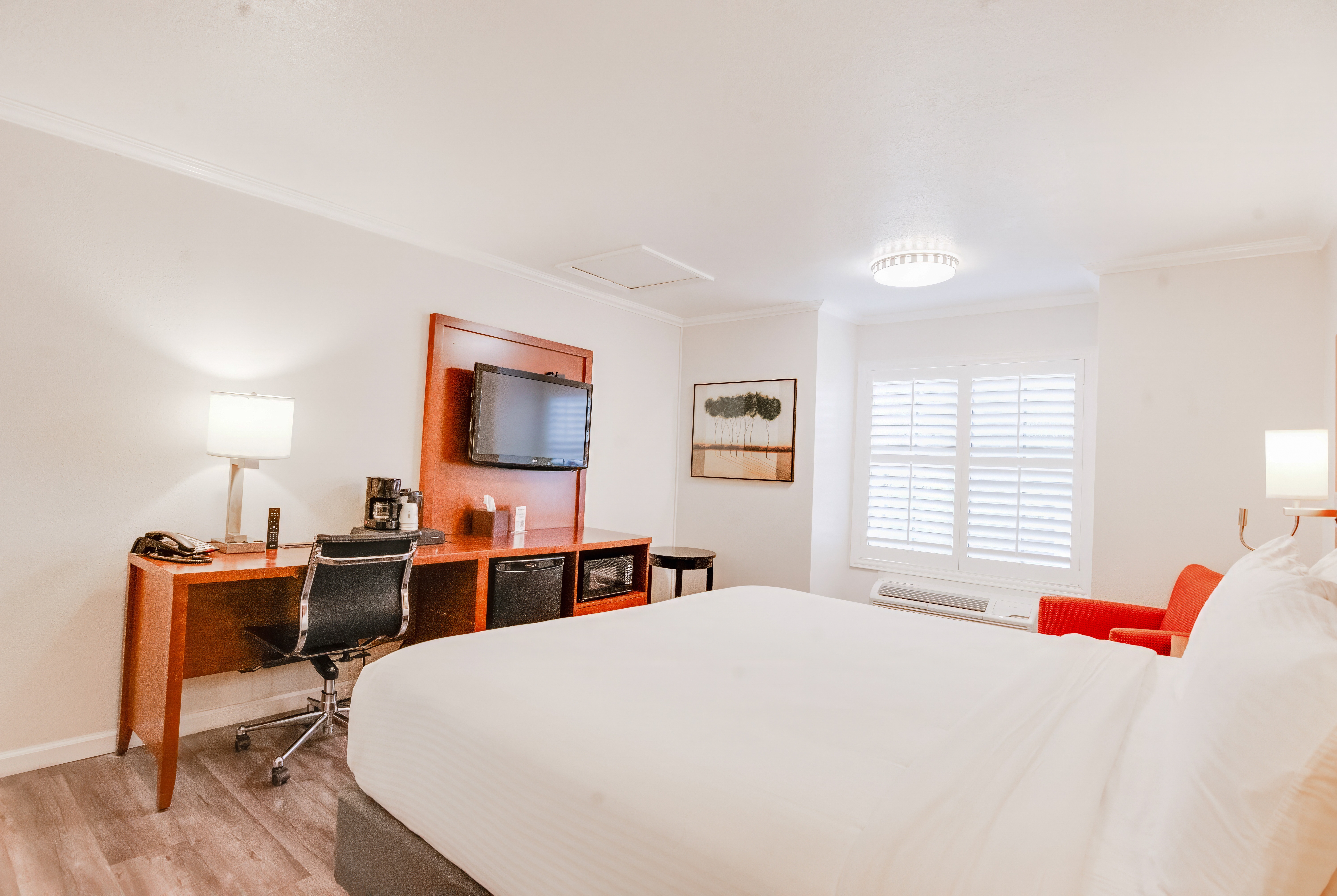 Guest room at the Ramada by Wyndham Mountain View in Mountain View, California