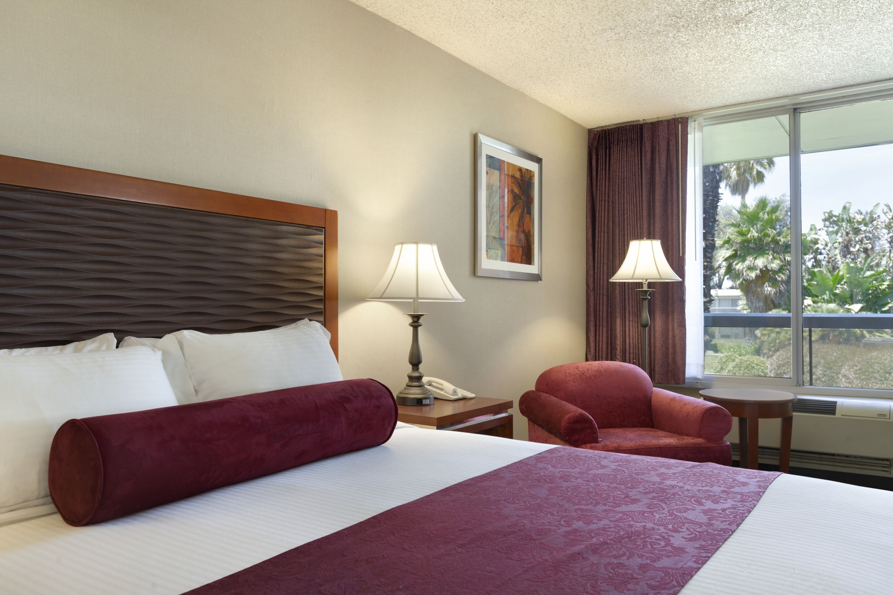 Guest room at the Ramada by Wyndham Sunnyvale/Silicon Valley in Sunnyvale, California