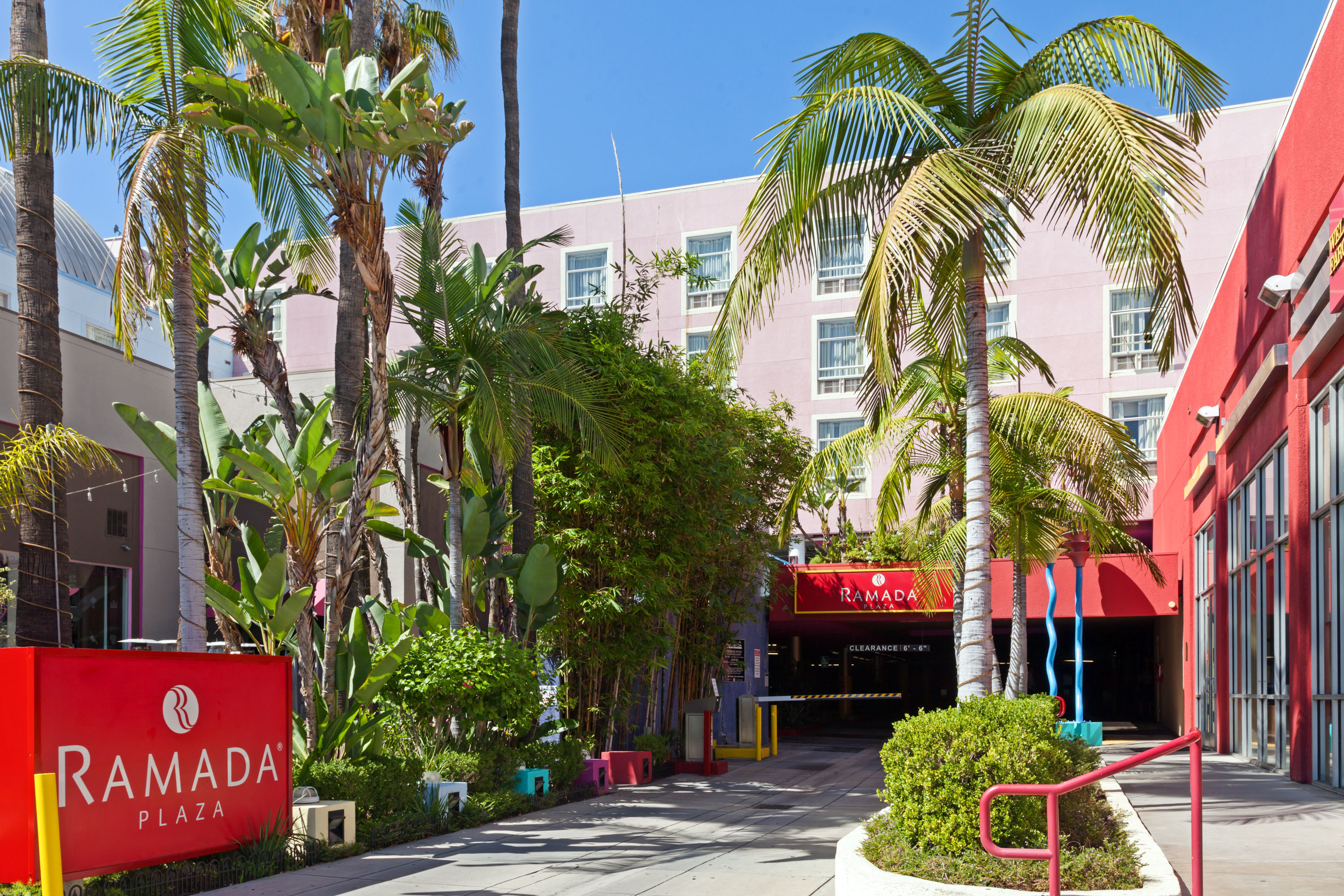 Ramada Plaza By Wyndham West Hollywood Hotel Suites West