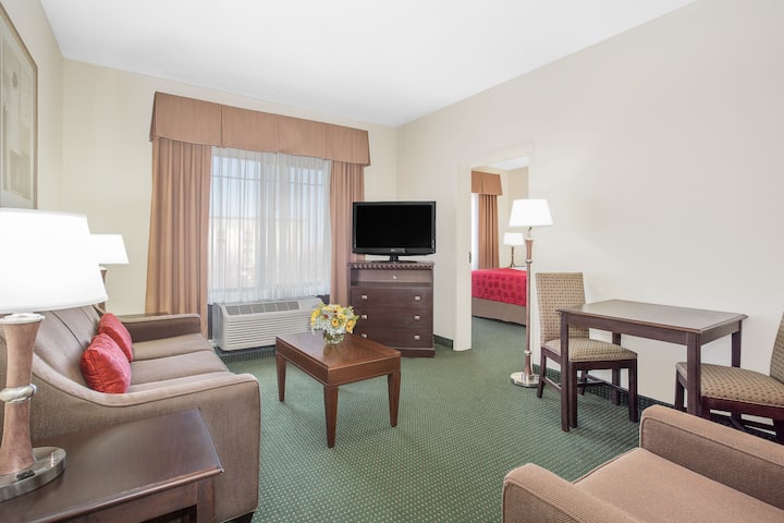 Ramada by Wyndham Denver International Airport | Denver, CO Hotels