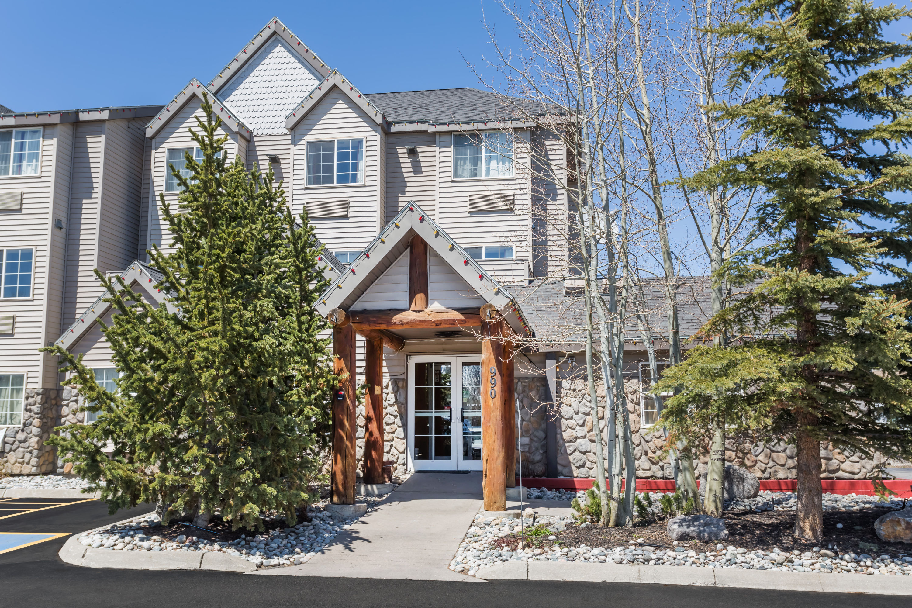 Exterior Day Image of Ramada by Wyndham Frisco hotel in Frisco, Colorado