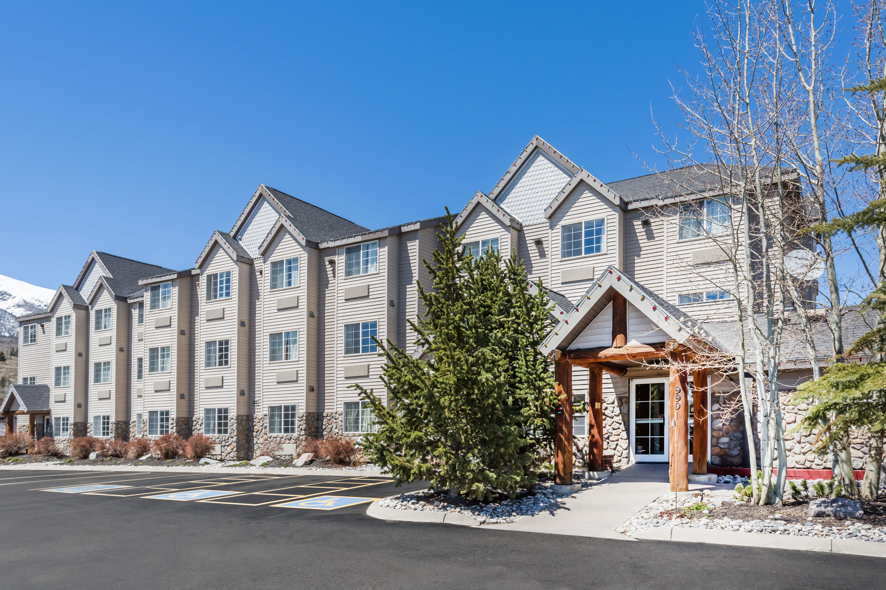 Exterior Day Image of Ramada by Wyndham Frisco hotel in Frisco, Colorado