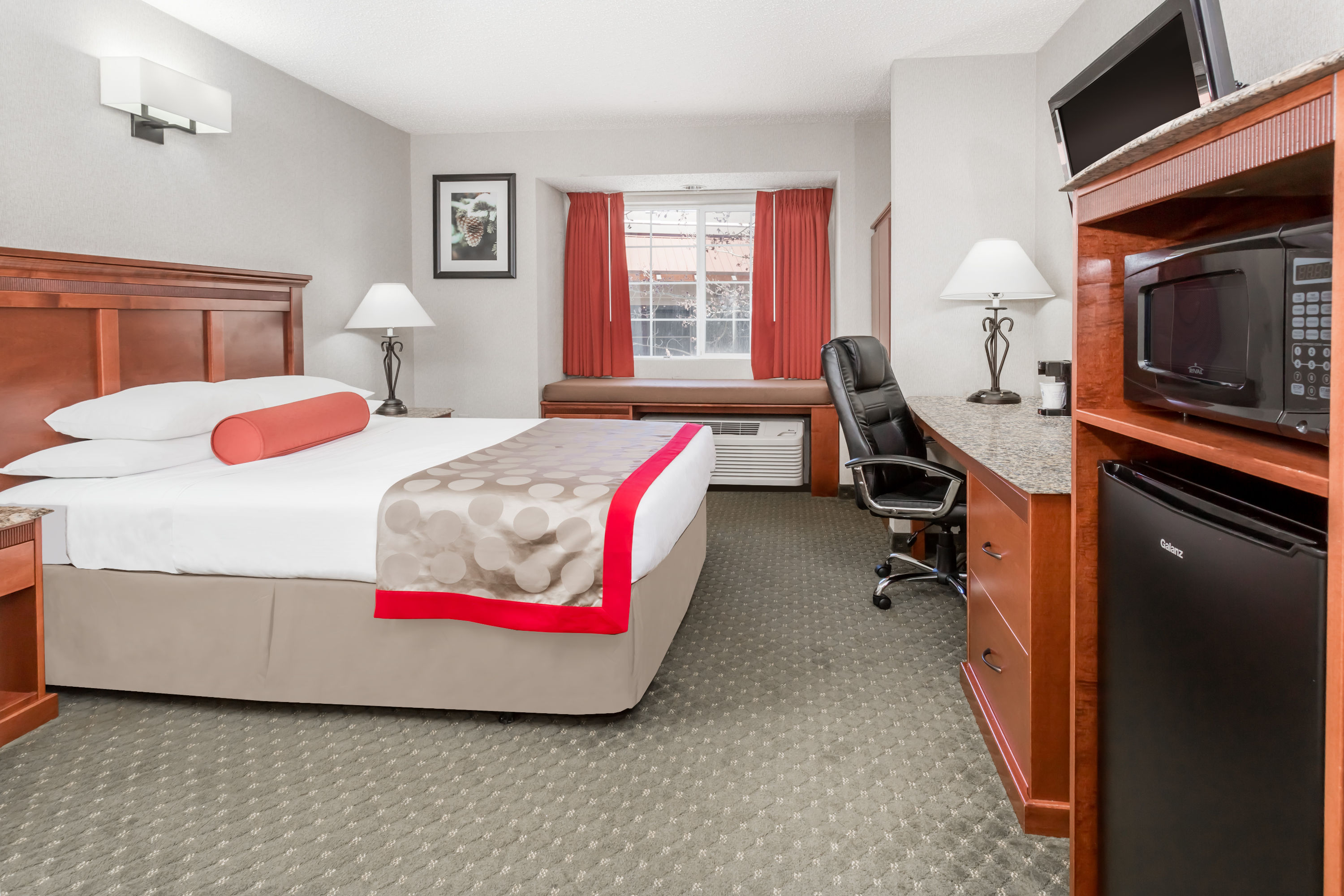 Guest room at the Ramada by Wyndham Frisco in Frisco, Colorado