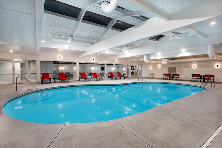 Ramada by Wyndham Windsor Locks indoor pool