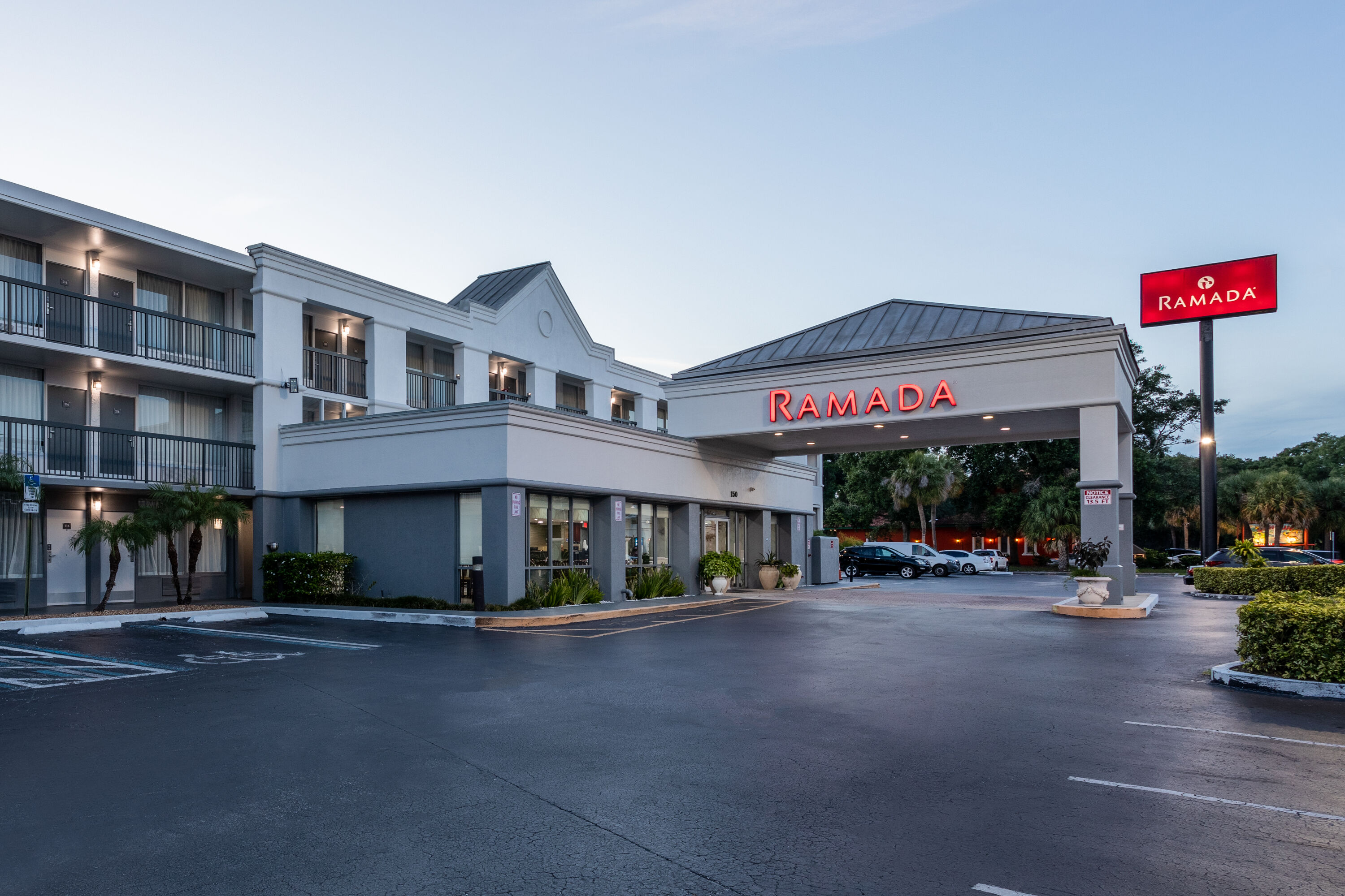 Exterior Dusk Image of Ramada by Wyndham Altamonte Springs Near I-4 hotel in Altamonte Springs, Florida
