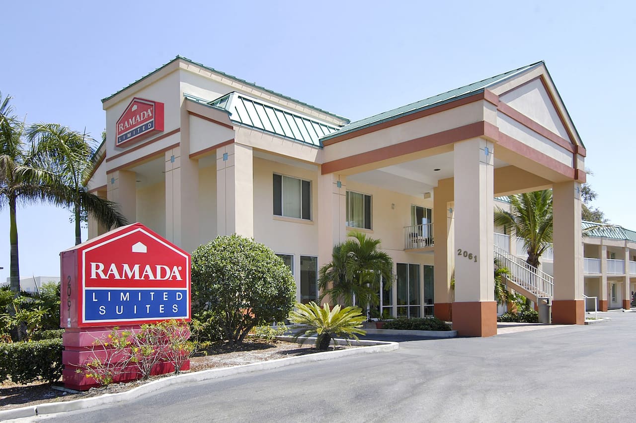 Hotels In New Port Richey Florida Wyndham Ramada Limited Clearwater Hotel And Suites In New Port Richey Florida