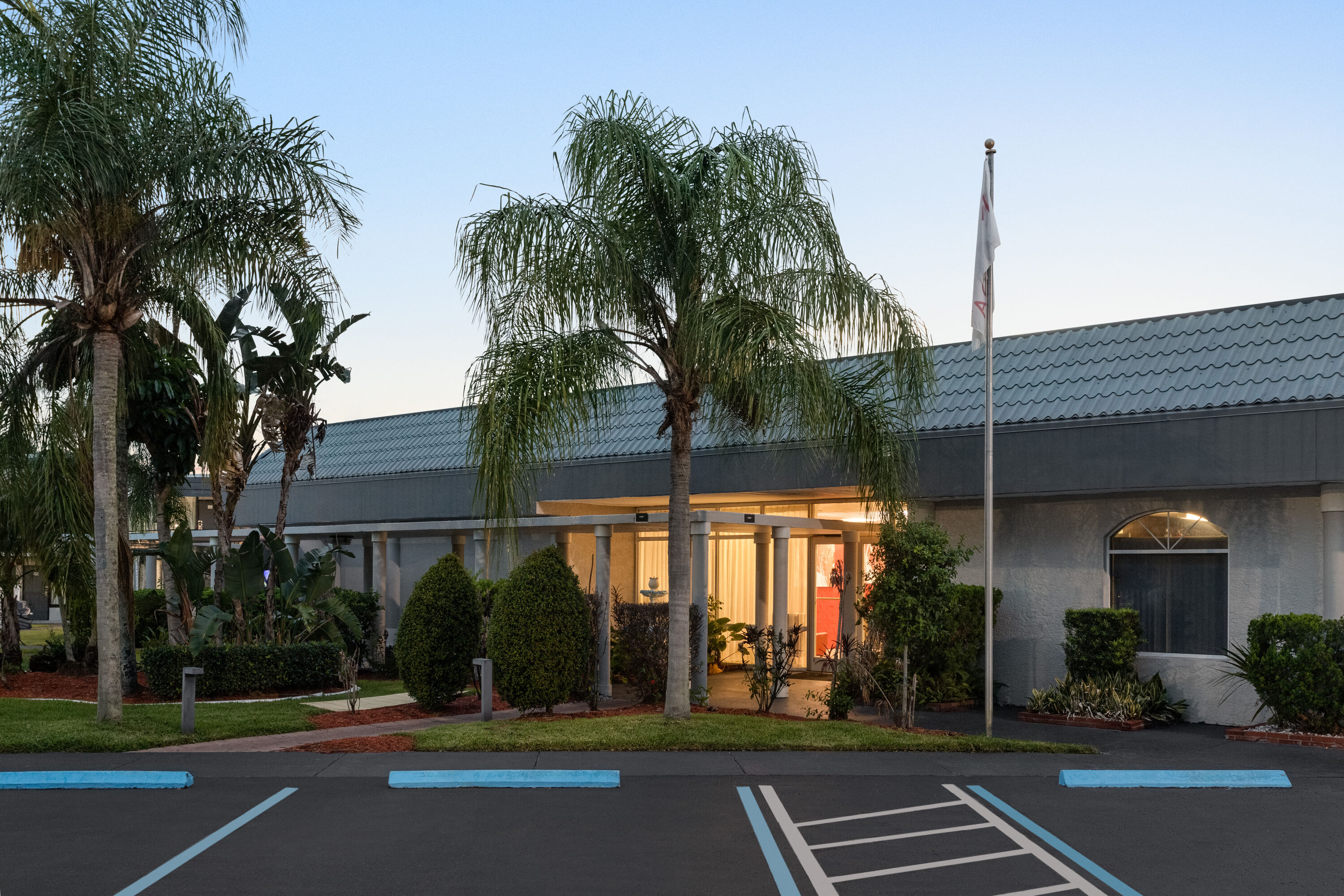 Exterior of Ramada by Wyndham Cocoa hotel in Cocoa, Florida